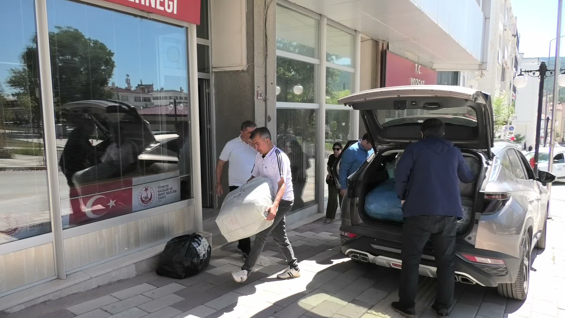 ATEM Başkanı Akçam'dan Yozgat'ta ihtiyaç sahibi öğrencilere kıyafet desteği