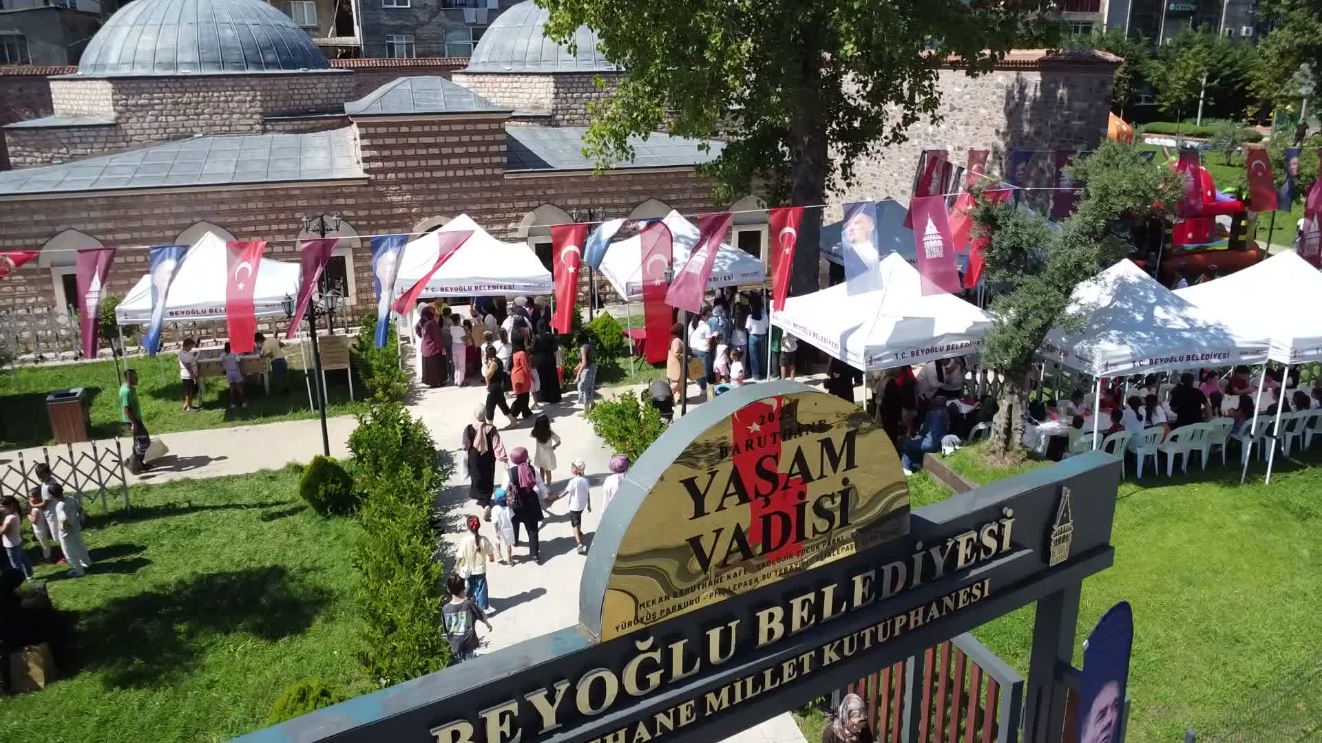 Beyoğlu'nda çocuklar, "Okula Dönüş Şenliği"nde buluştu