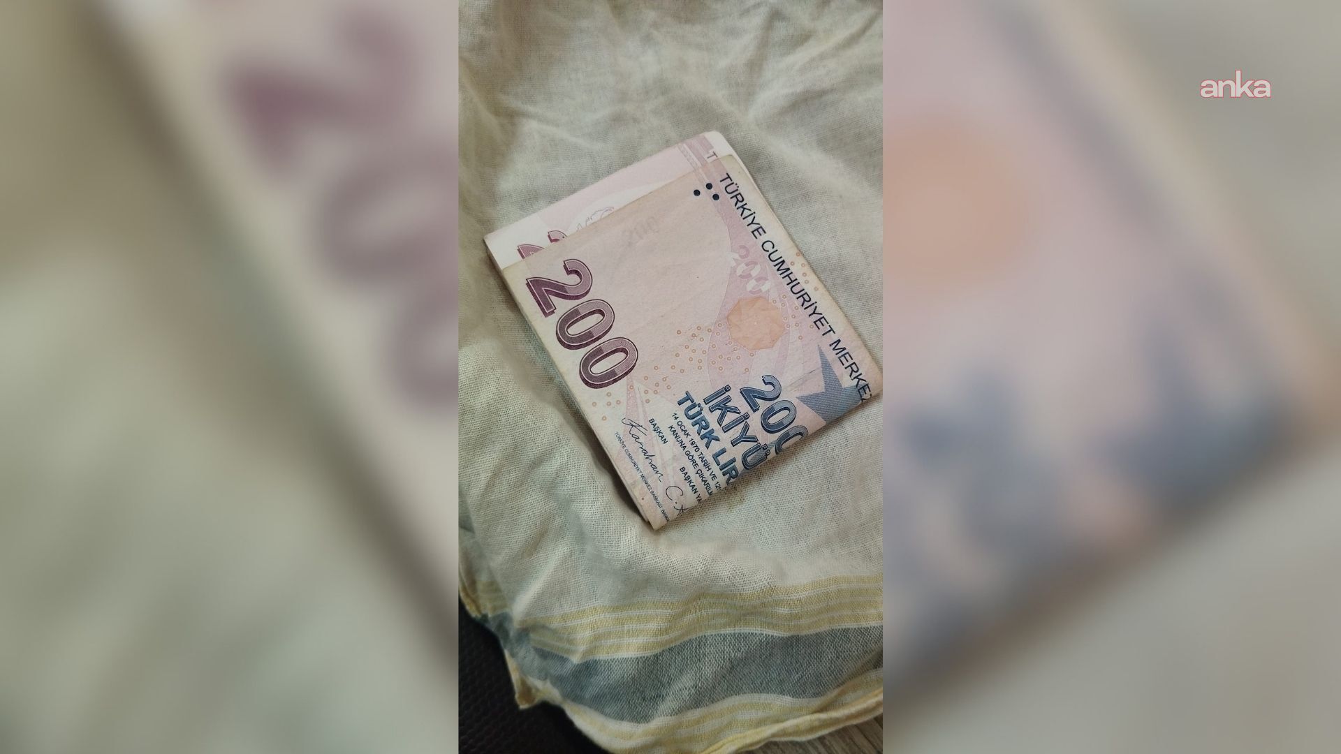Bilecik’te pazarcı esnafından örnek davranış: Tezgâhta bulduğu 2 bin lirayı sahibine ulaştırdı