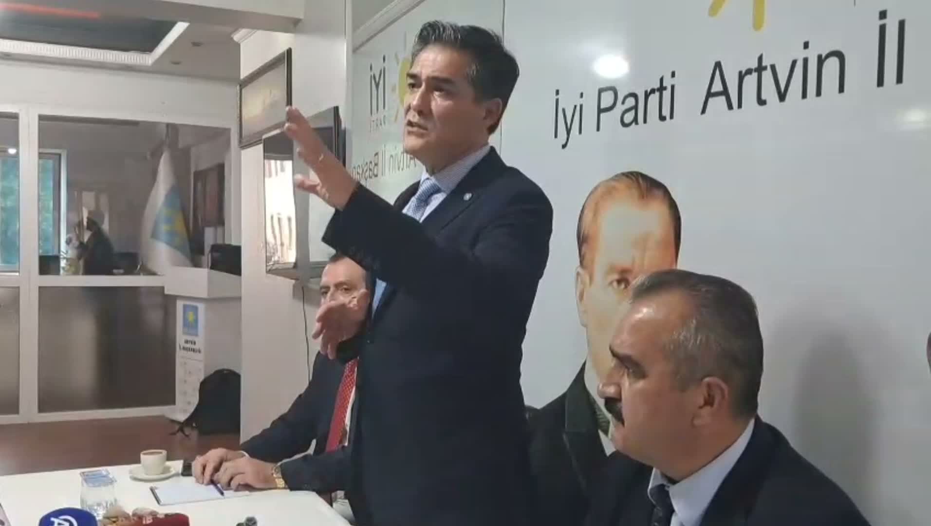 Kavuncu’dan Artvin’de "fon krizi" açıklaması: "Bu, Cumhurbaşkanlığı Hükümet Sistemi'nin ete kemiğe bürünmüş halidir”
