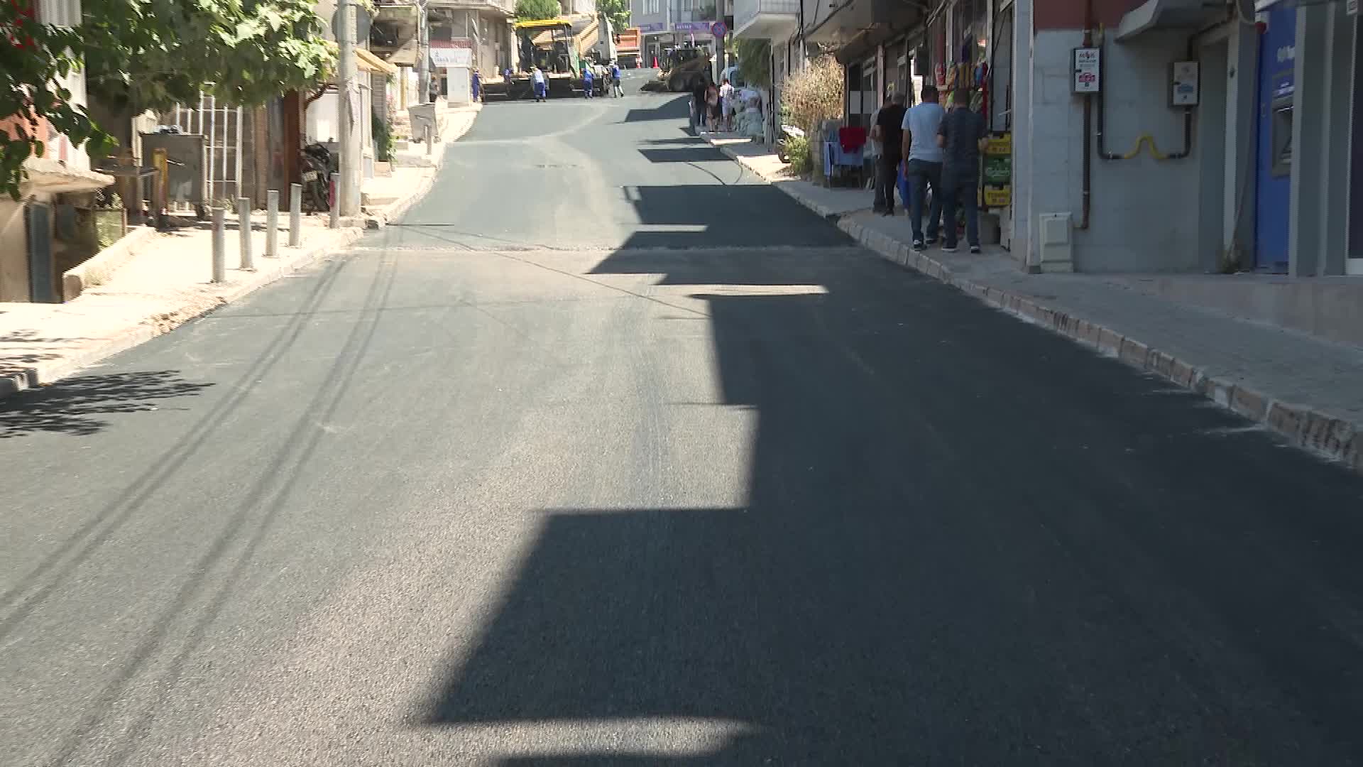 İzmir’in yollarında yoğun çalışma... Büyükşehir Belediye Başkanı Tugay çalışmaları yerinde inceledi