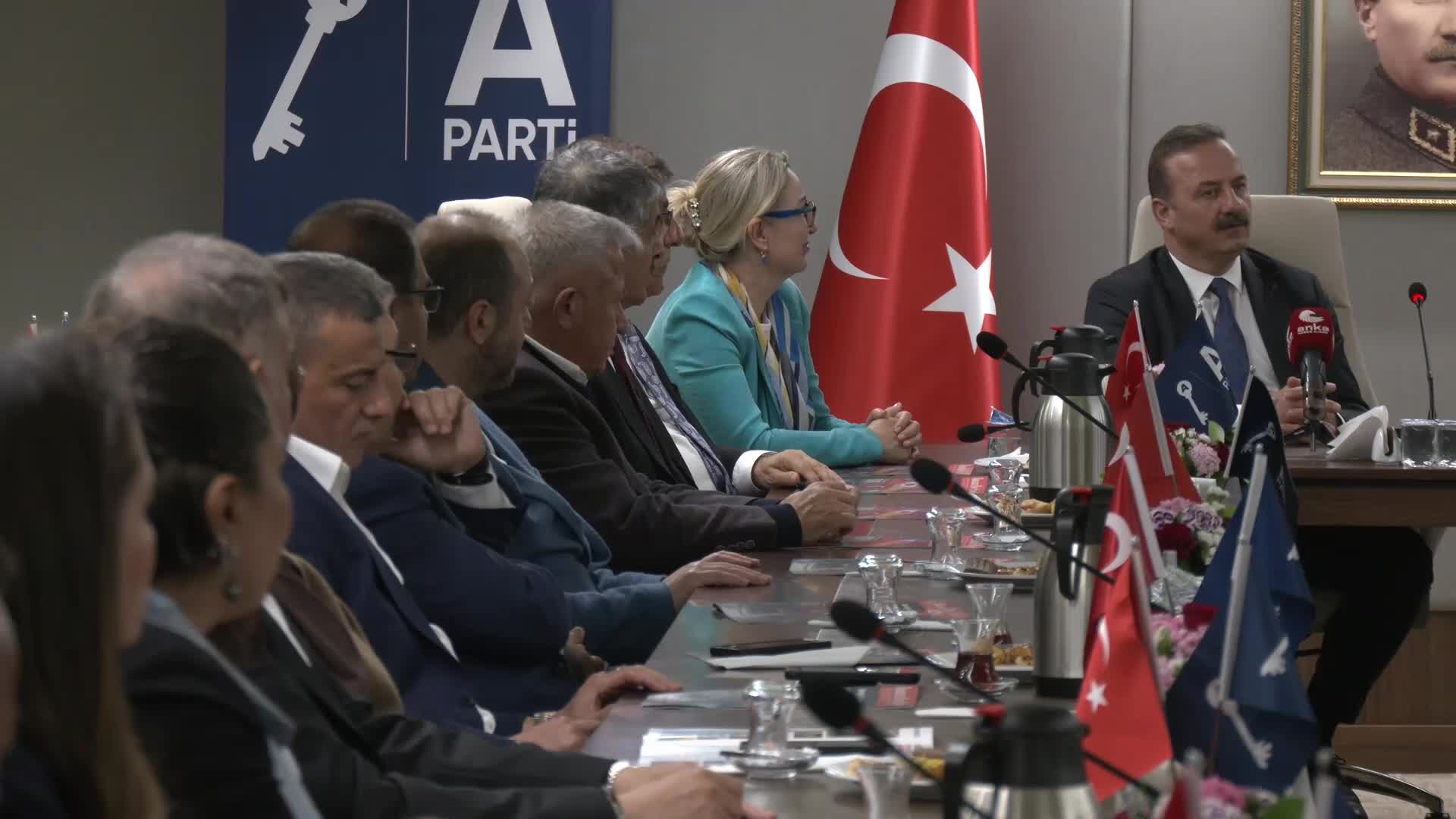 Ankara Kent Konseyi’nin 6 yıllık çalışma raporu "Seyir Defteri" Anahtar Parti Genel Başkanı Ağıralioğlu'na takdim edildi
