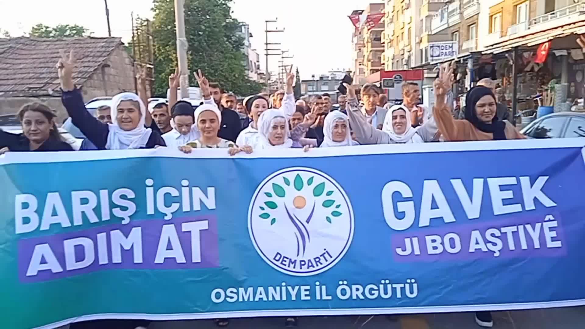 Osmaniye’de “Barış İçin Adım At” yürüyüşü... Mersin Milletvekili Bozan: “Özgürlük yasaları bir an önce Meclis'e gelmeli"