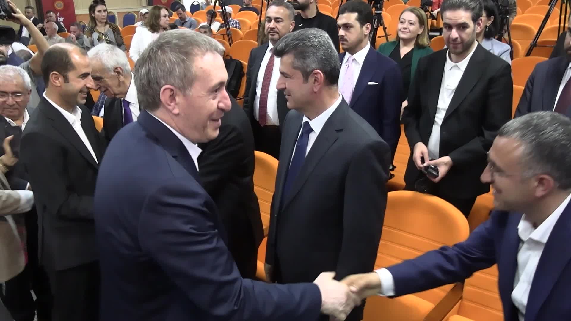 Diyarbakır’daki Barış Forumu’na mesaj gönderen MHP’li Feti Yıldız: Kalıcı huzur için kardeşlik türkülerini birlikte söyleyeceğiz