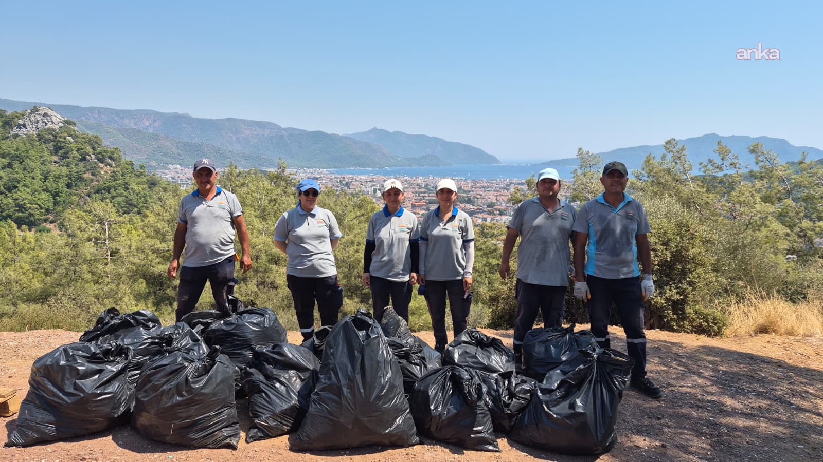 Marmaris Belediyesi'nden seyir noktalarında temizlik çalışması