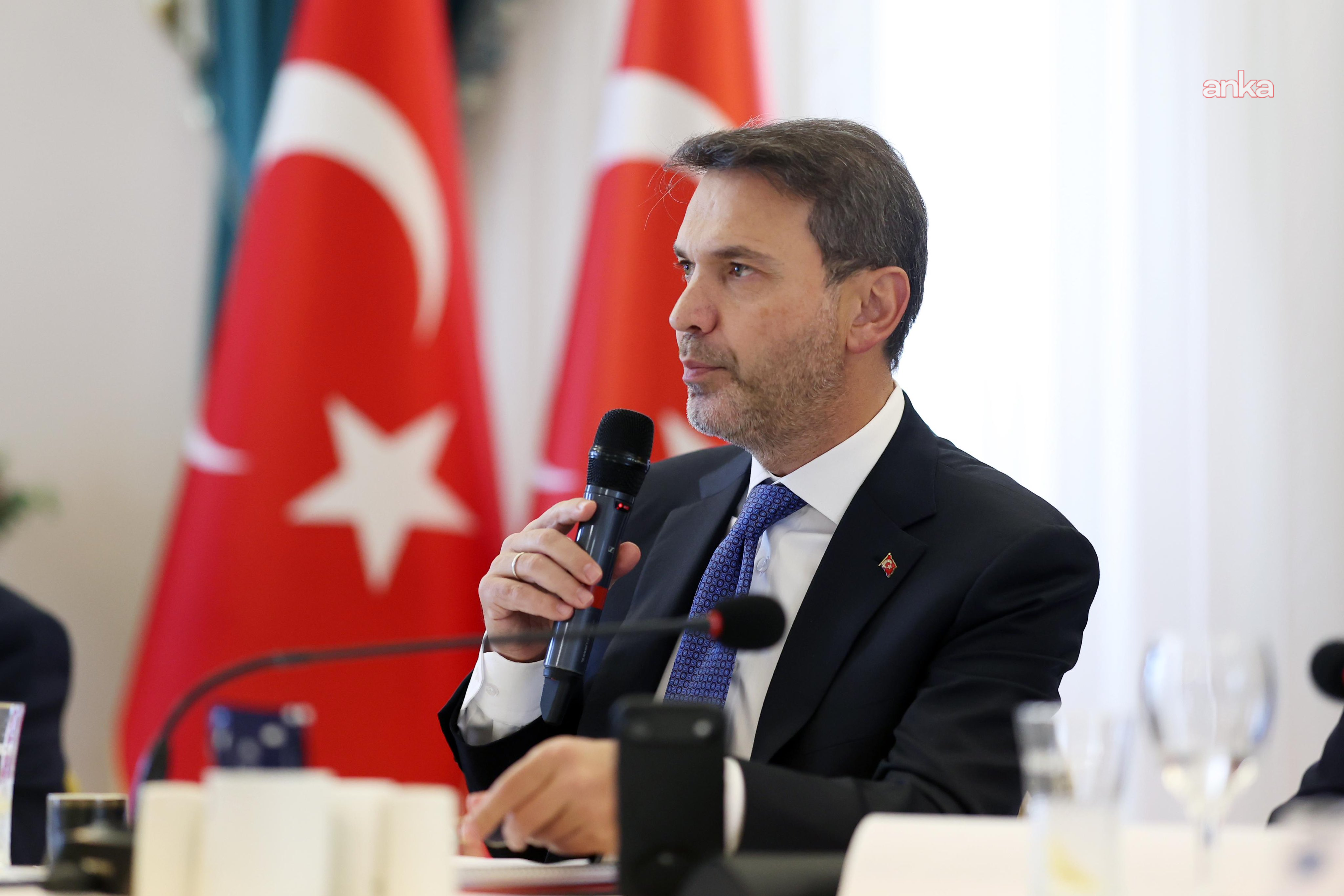 Bakan Bayraktar: "Ağustos'ta güneş kaynaklı üretimimiz 5,16 milyar, rüzgar kaynaklı üretimimiz 4,74 milyar kilovatsaat olarak gerçekleşti