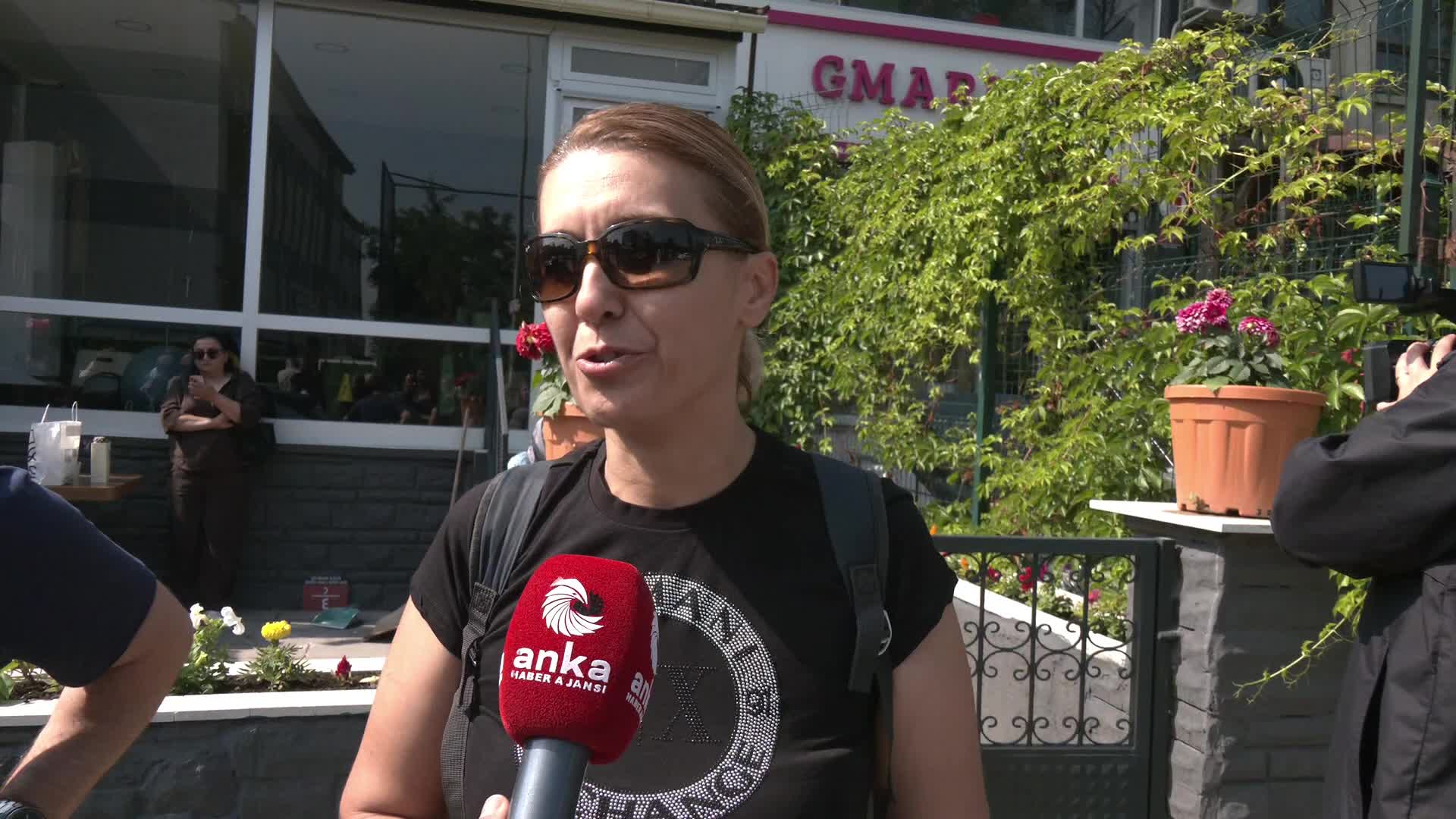 Velilerin LGS heyecanı: "Onlar içeride ter döküyor biz kapıda"