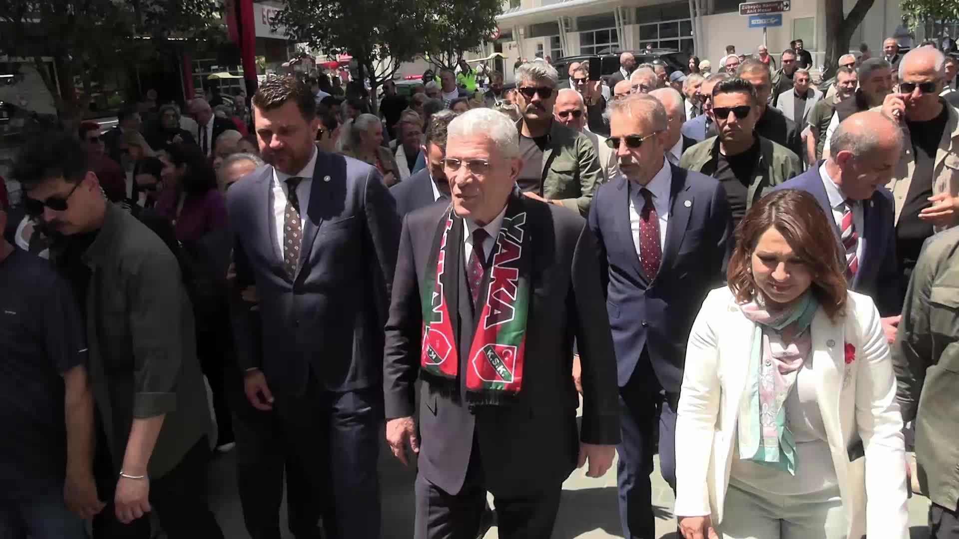 İYİ Parti Genel Başkanı Dervişoğlu, esnafı ziyaret etti...