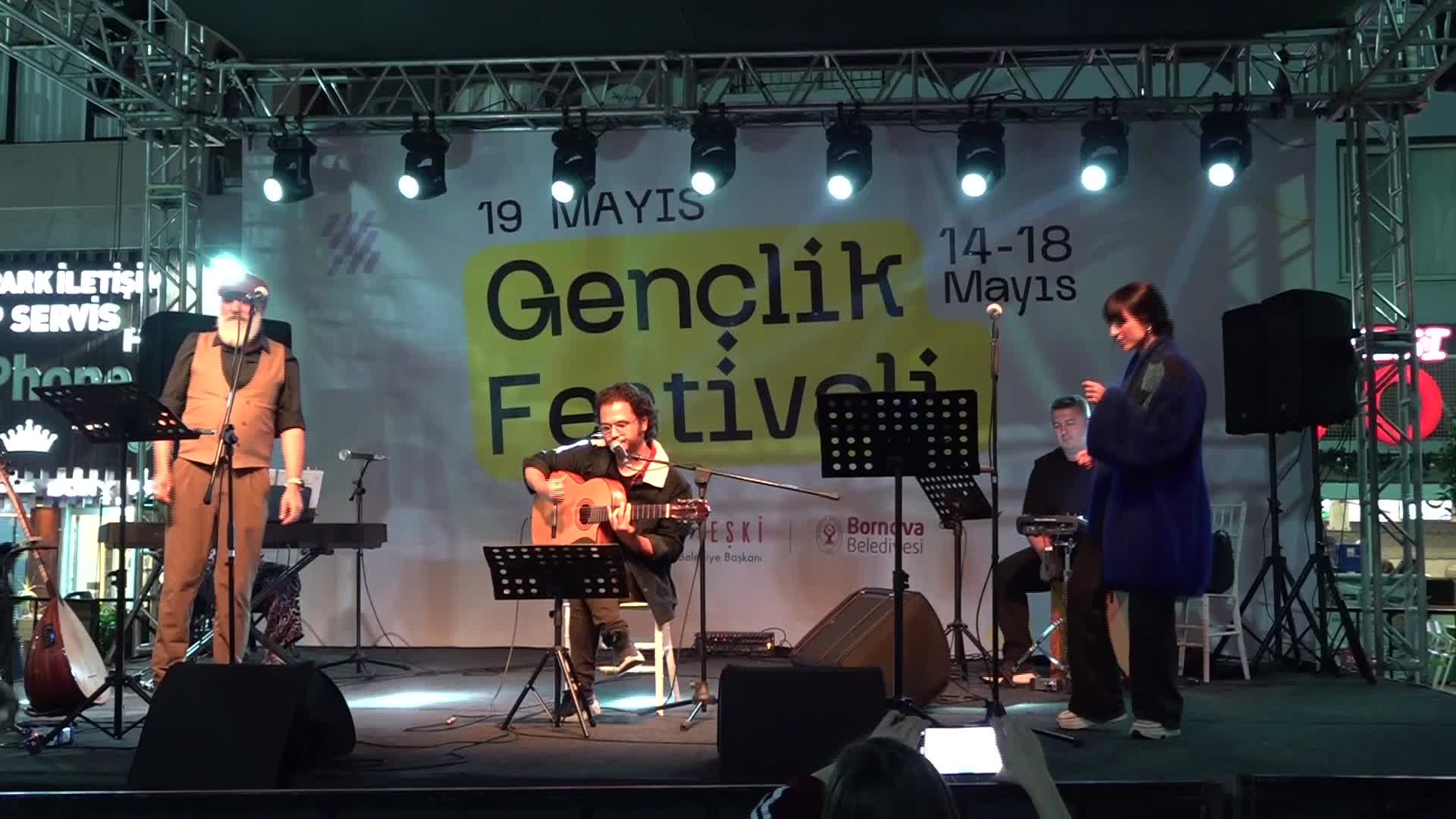Bornova’da festival coşkusu, Grup İlyada konseri ile başladı