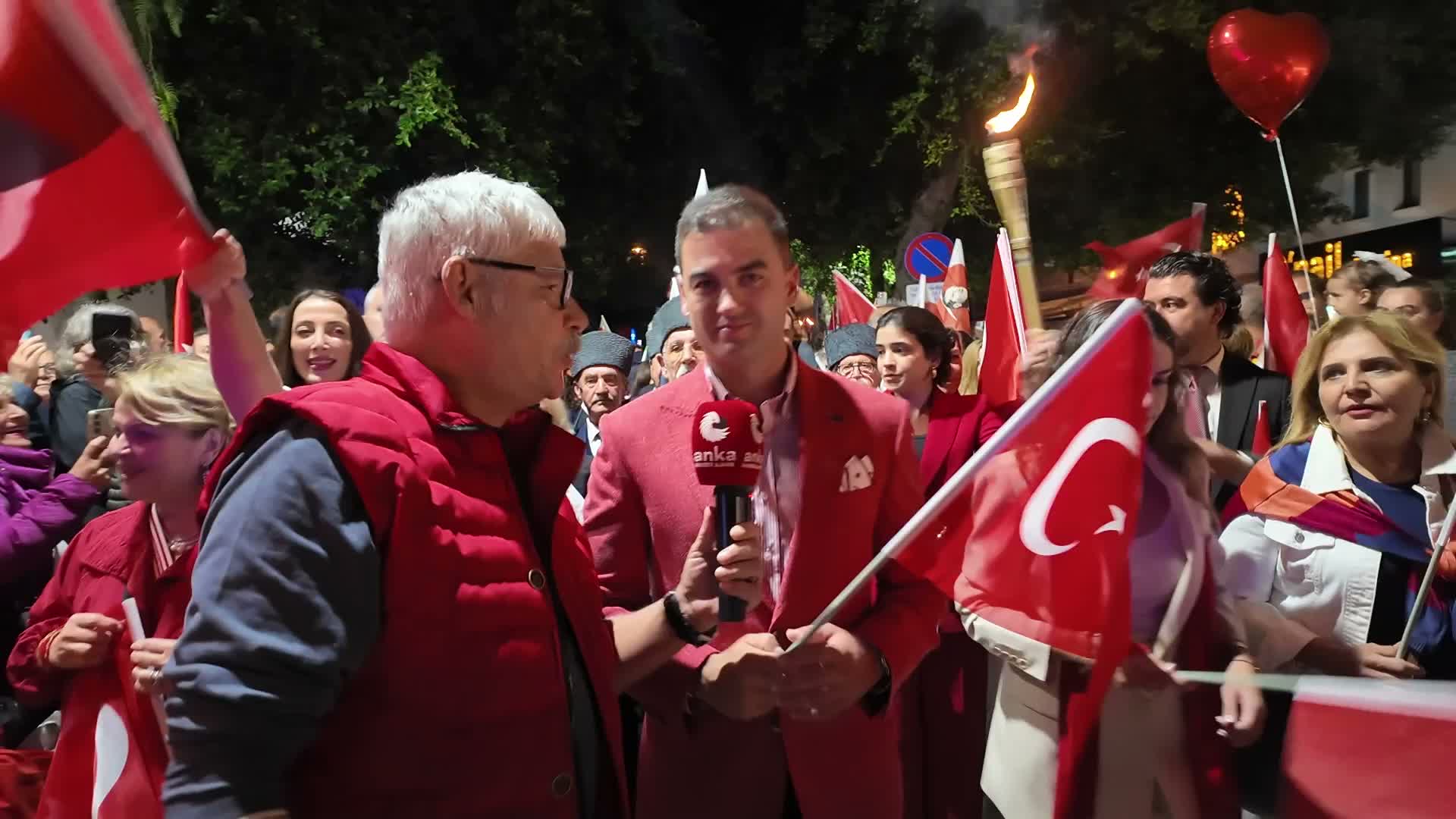 Bodrumlular 29 Ekim dolayısıyla fener alayında buluştu