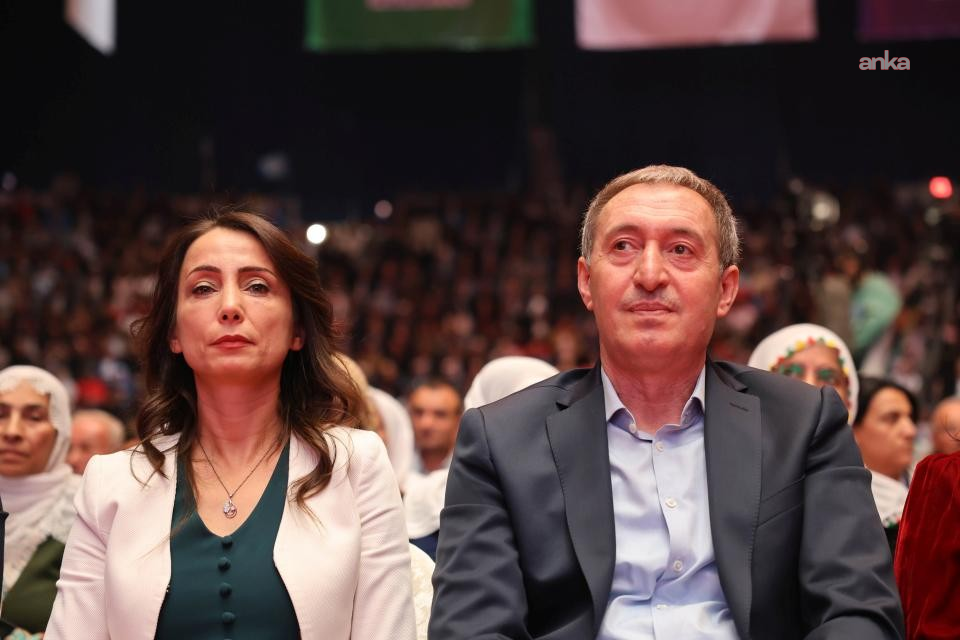 Manisa'da okul önünde silahlı saldırı... DEM Parti: "Siyasi ve idari sorumluluğu bulunan herkes hesap vermelidir"