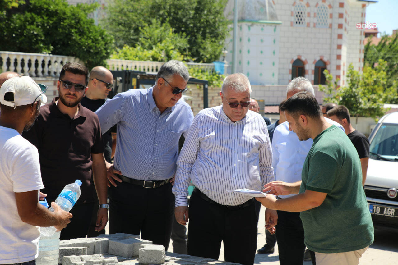 Edremit Belediyesi, ilçe genelinde üstyapı ve temizlik çalışmalarını sürüyor