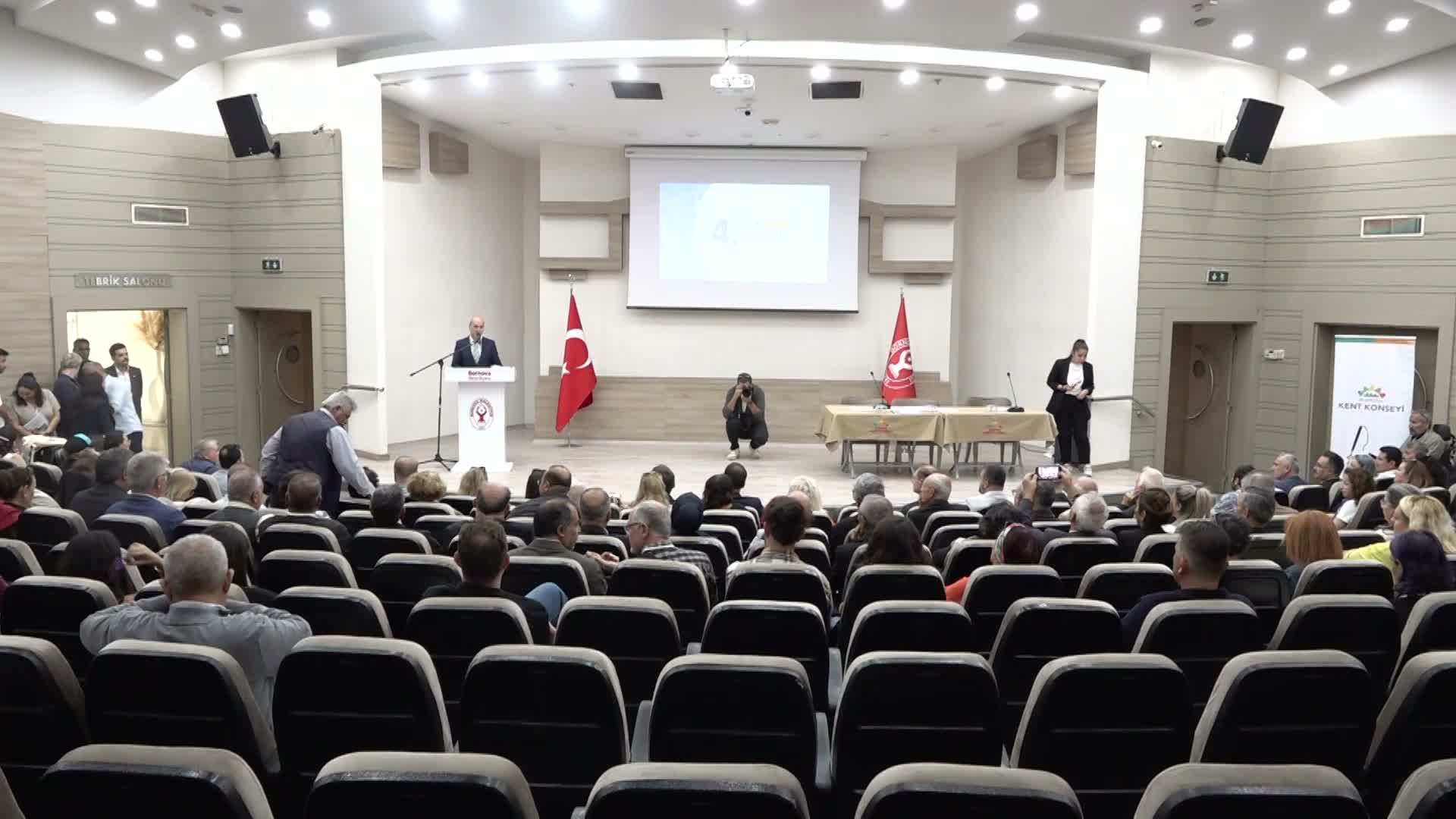 Bornova Kent Konseyi'nde Doğan Baran Mengüş yeniden başkanlığa seçildi