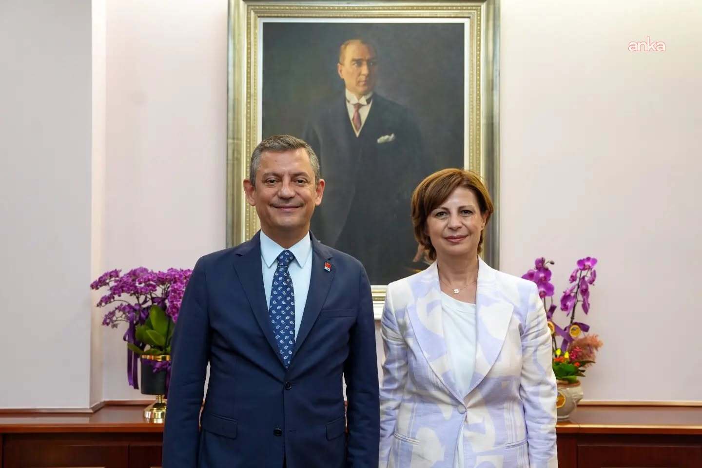 Eskişehir Büyükşehir Belediye Başkanı Ayşe Ünlüce, CHP'den istifa ederek YENİ Parti’ye katıldı