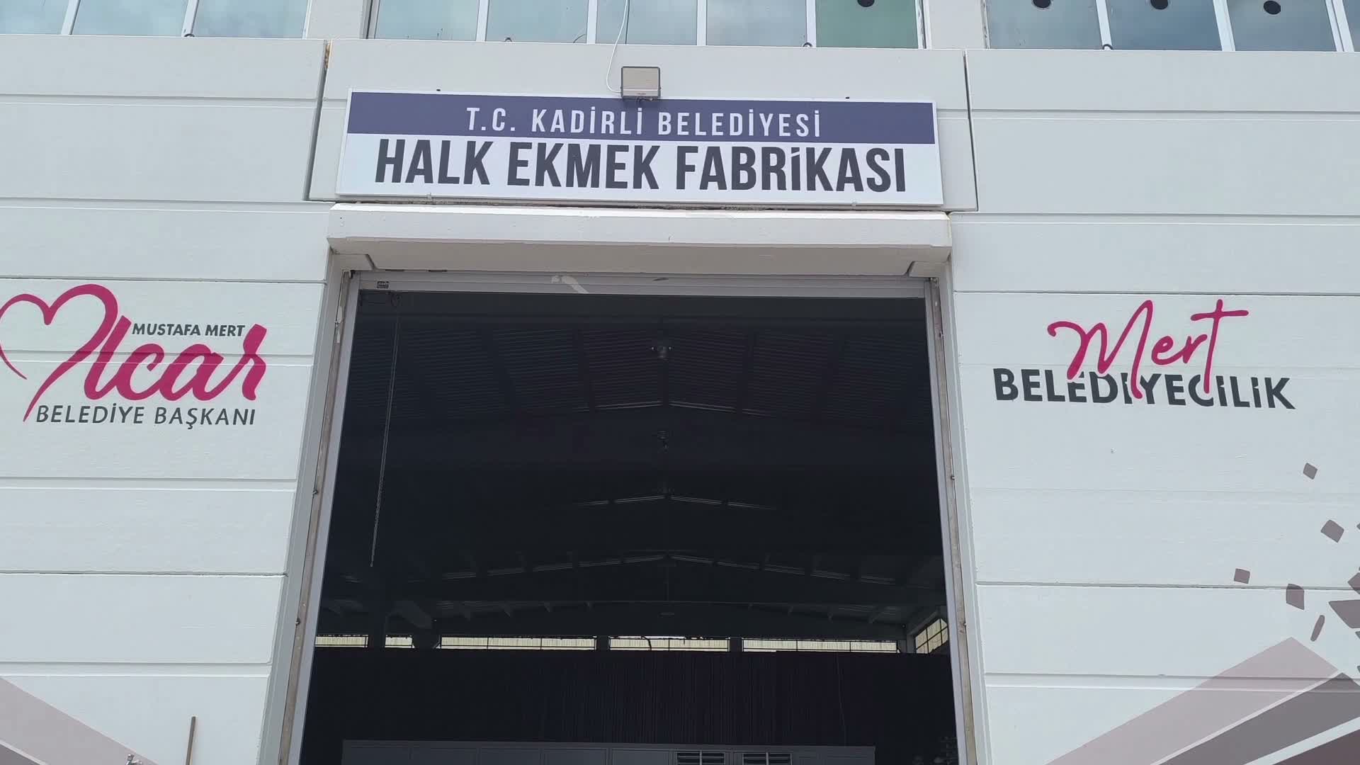Osmaniye’de Halk Ekmek Fabrikası'nda ekmek 10 liradan satışa sunuldu: "Bayat ekmeği dolaba koyup yiyorduk, artık koymayacağız"