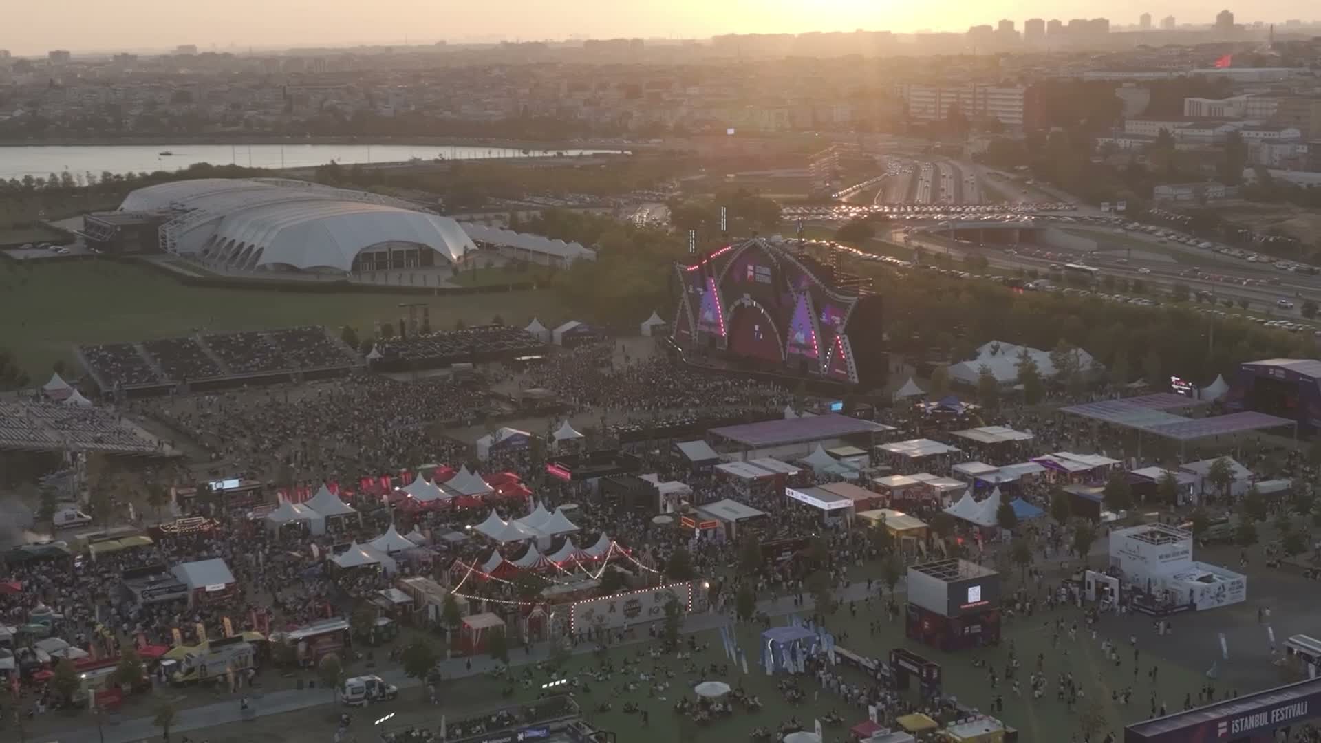 Edis ve Gülşen İstanbul Festivali’nde aynı sahneyi paylaştı