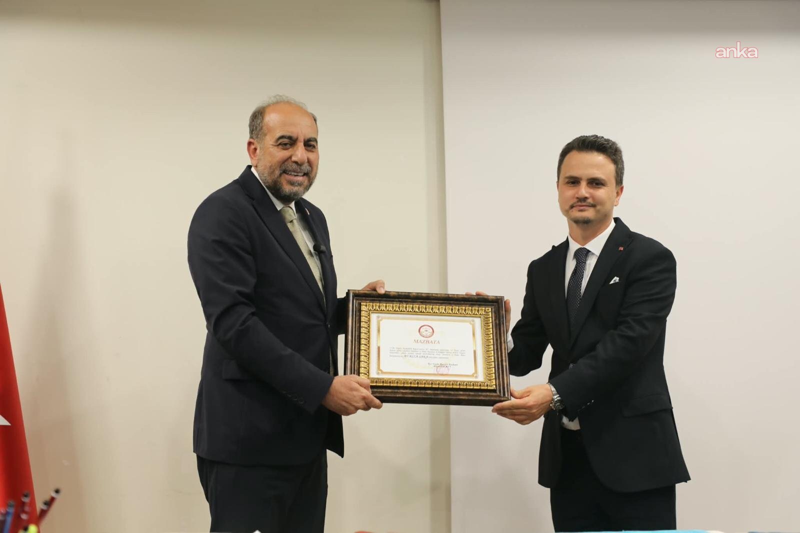 Rıza Saka, İstanbul 2 Nolu Barosu Başkanlığı mazbatasını aldı