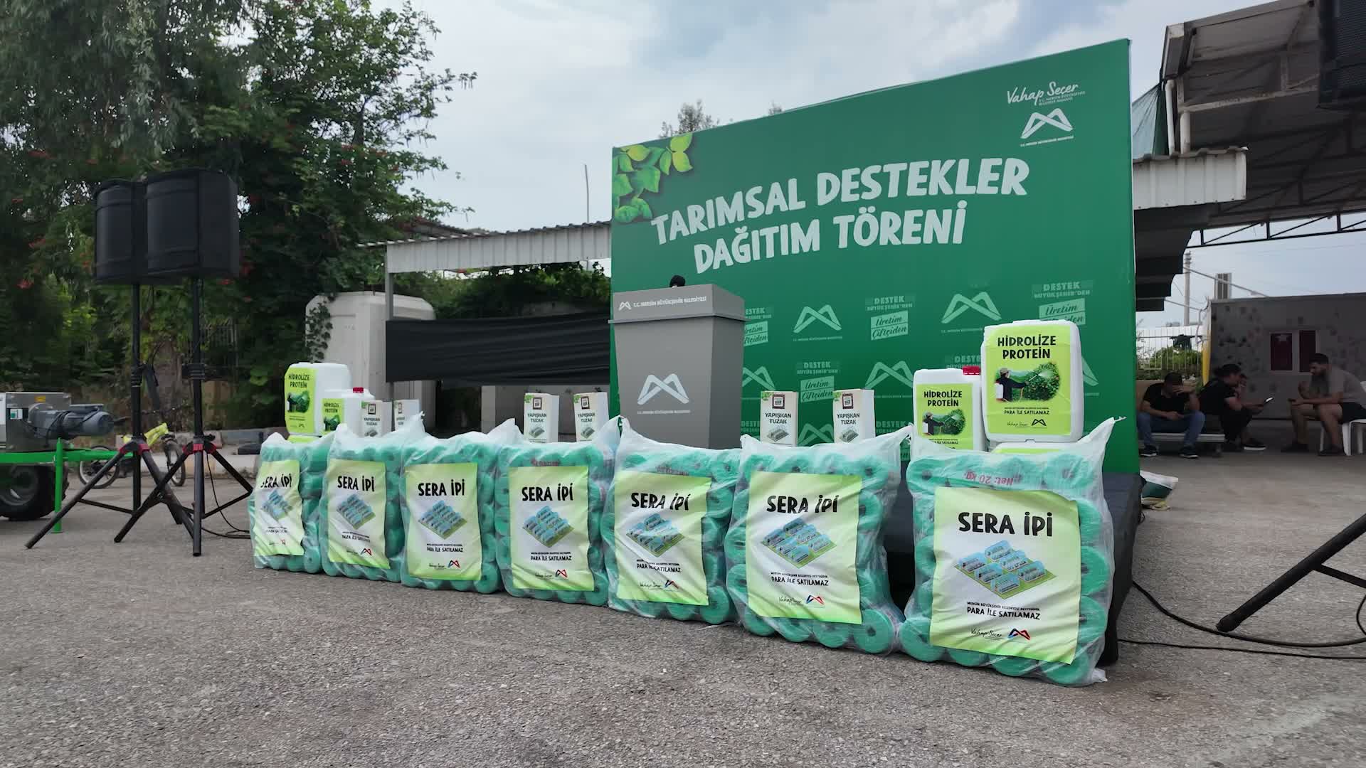 Mersin’de üreticiye sera ipi, yapışkan tuzak ve protein desteği