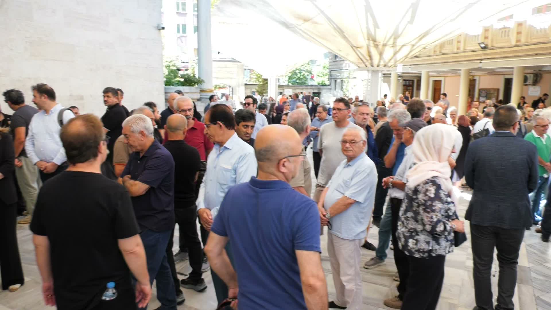 Gazeteci Şükran Soner son yolculuğuna uğurlandı
