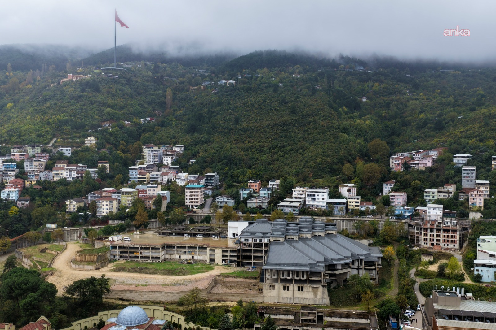 Bursa Büyükşehir Belediye Başkan Vekili Biba, "Çekirge Teras"ta incelemelerde bulundu