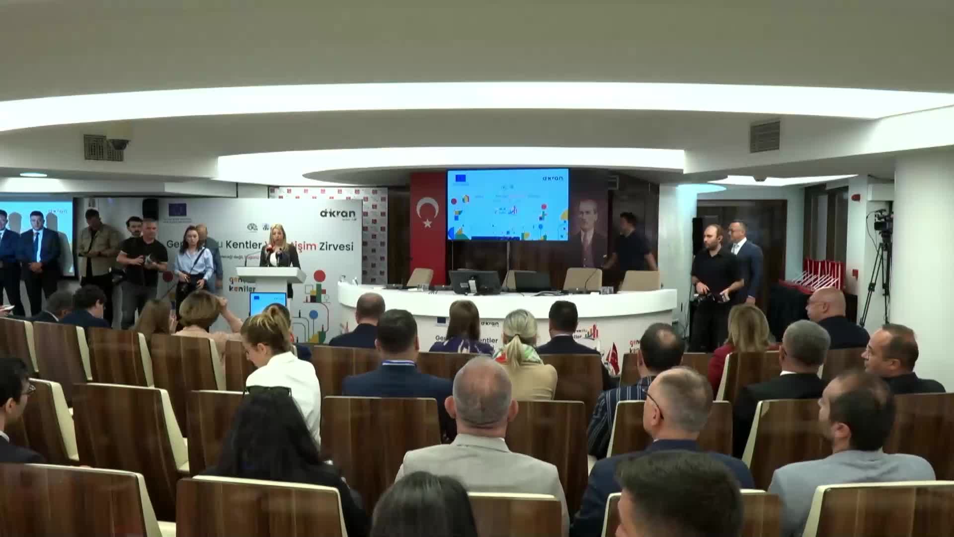 Antalya Büyükşehir Belediyesi’nin gençlik odaklı çalışmaları ödül getirdi