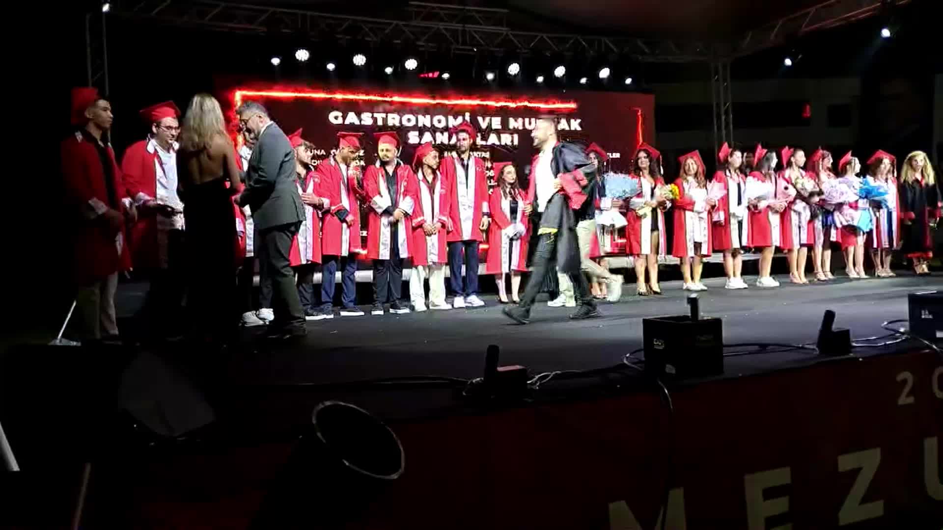 Antalya Belek Üniversitesi'nde mezuniyet coşkusu