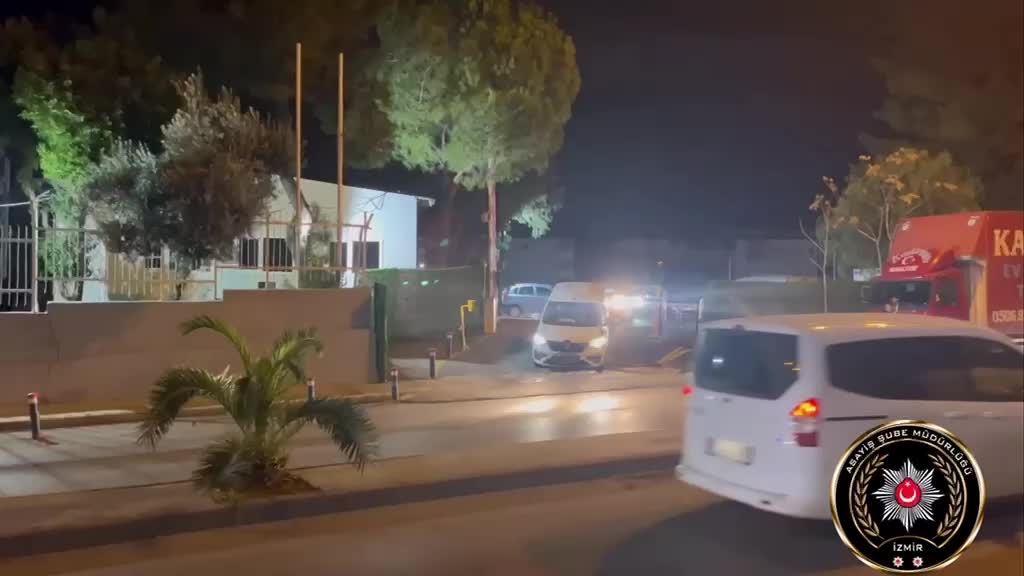 İzmir’de eş zamanlı operasyon: Çeşitli suçlardan aranan 157 kişi gözaltına alındı
