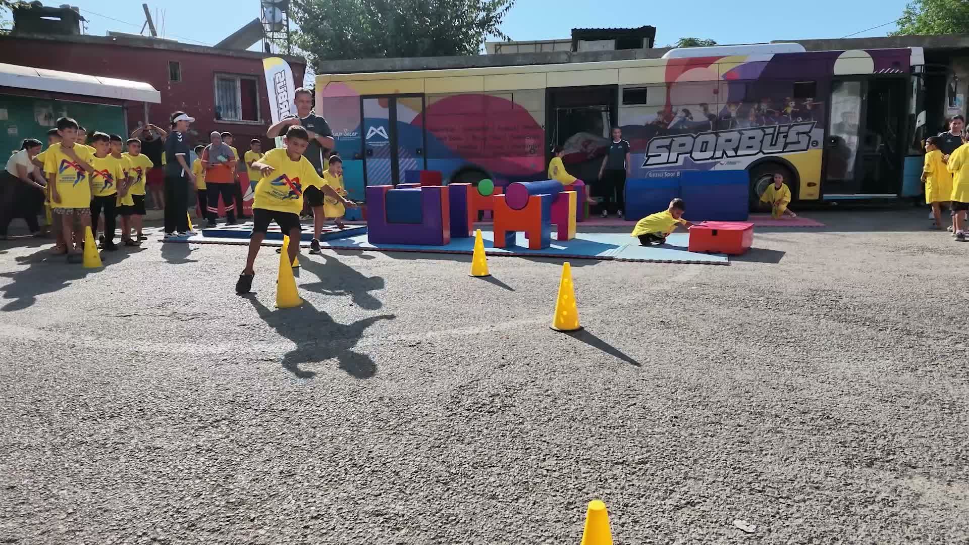 Mersin Büyükşehir Belediyesi'nin "Sporbüs" projesi, üç yılda 26 binden fazla çocuğa ulaştı