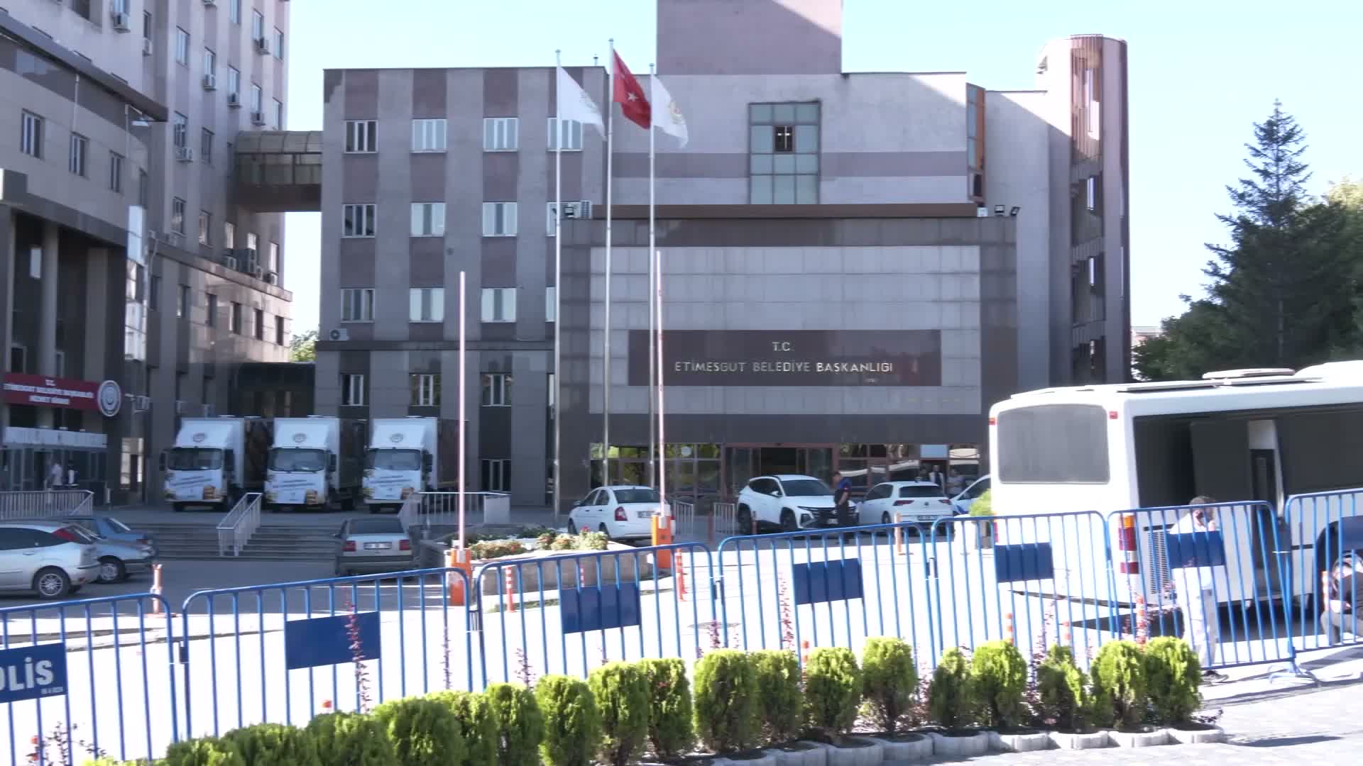 Etimesgut Belediyesi’nde 3 saat süren polis araması sona erdi