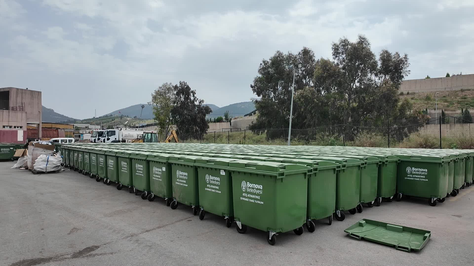 Bornova’ya 325 yeni nesil çöp konteyneri: Temizlik kapasitesi, hijyen standartları yükseldi