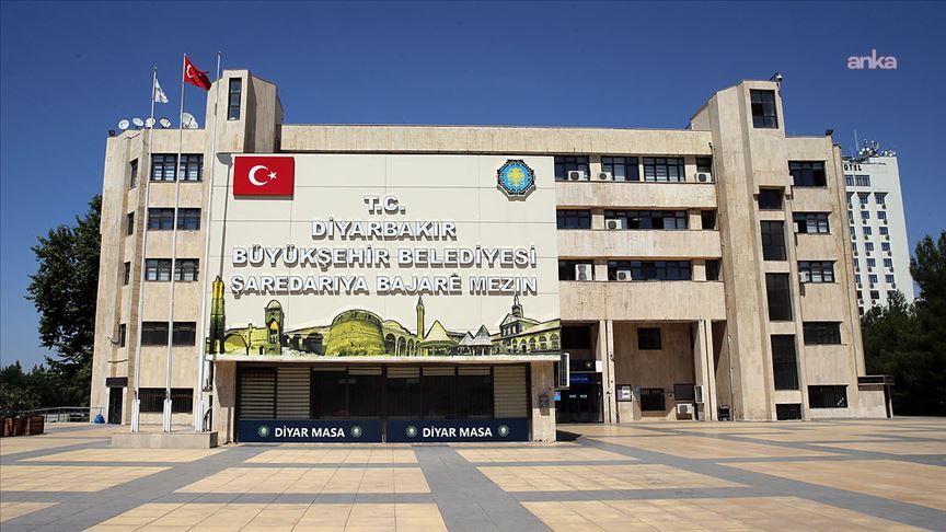 Diyarbakır Büyükşehir Belediye Eş Başkanlığı’na Emin Ay getirildi
