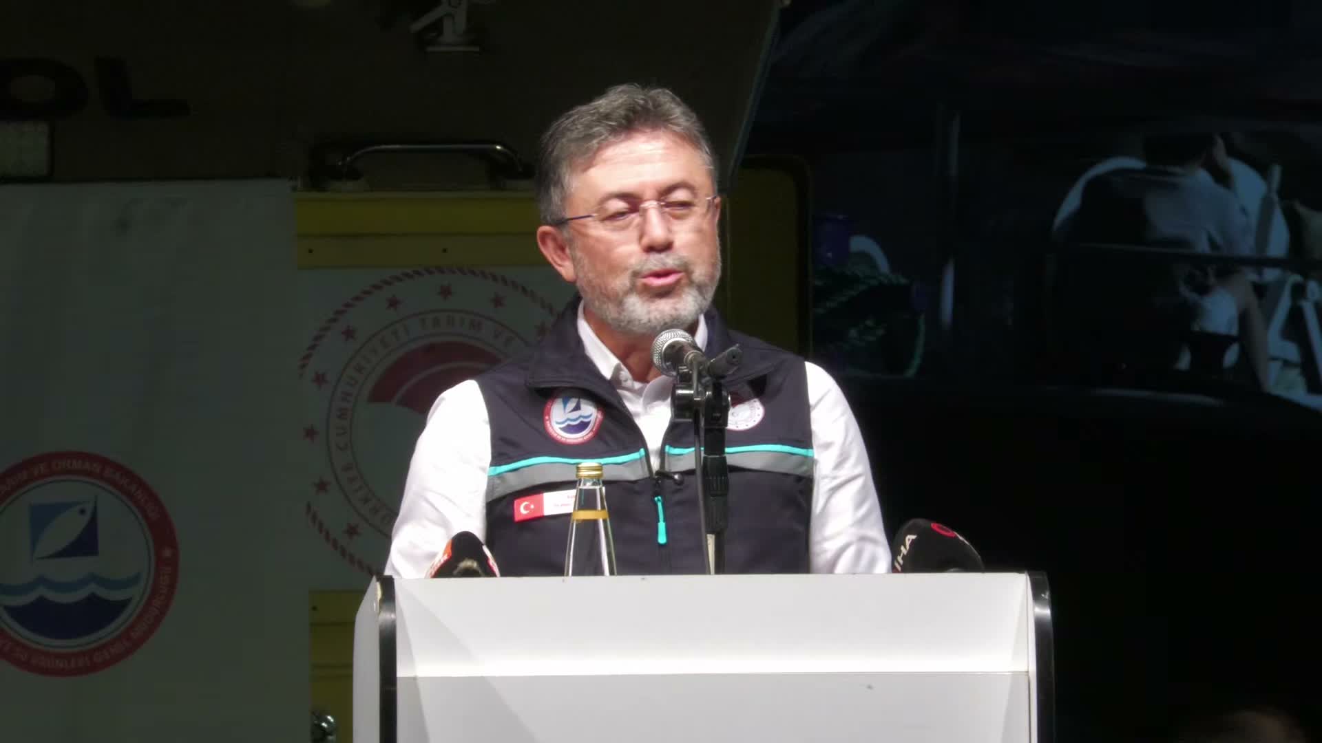 Bakan Yumaklı İzmir'de balıkçılarla "Vira Bismillah" dedi