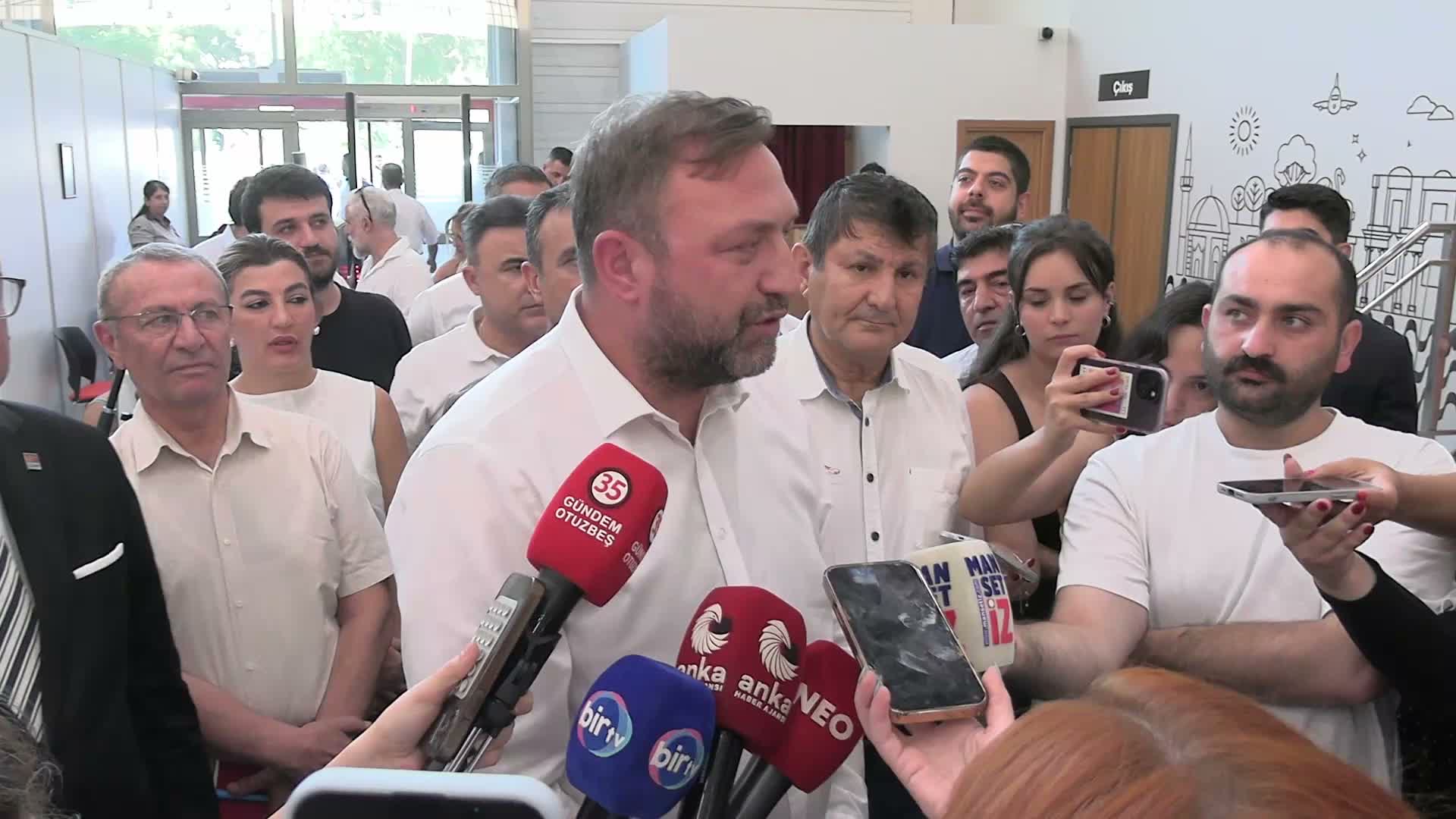 CHP İzmir İl Başkanı Gümrükçü'den 'komisyon' açıklaması: Bir uzlaşı varsa CHP grubu da o uzlaşının içerisinde yer alır