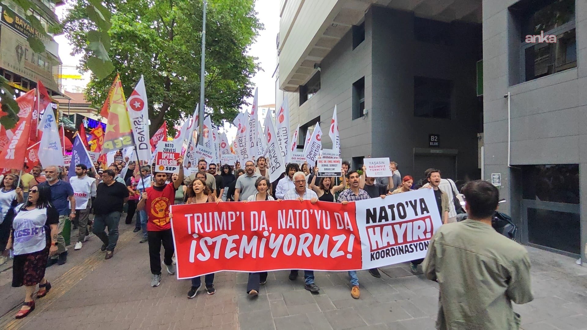 Ankara'da NATO protestolarında gözaltına alınan 37 kişiye dava açıldı