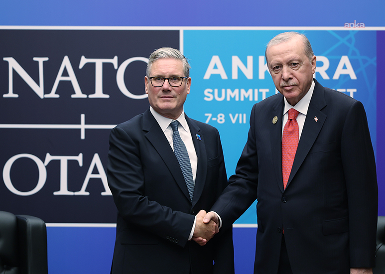 İngiltere Başbakanı Starmer, Cumhurbaşkanı Erdoğan’ın NATO liderlerine özel hediyesini Türkiye’de bıraktı
