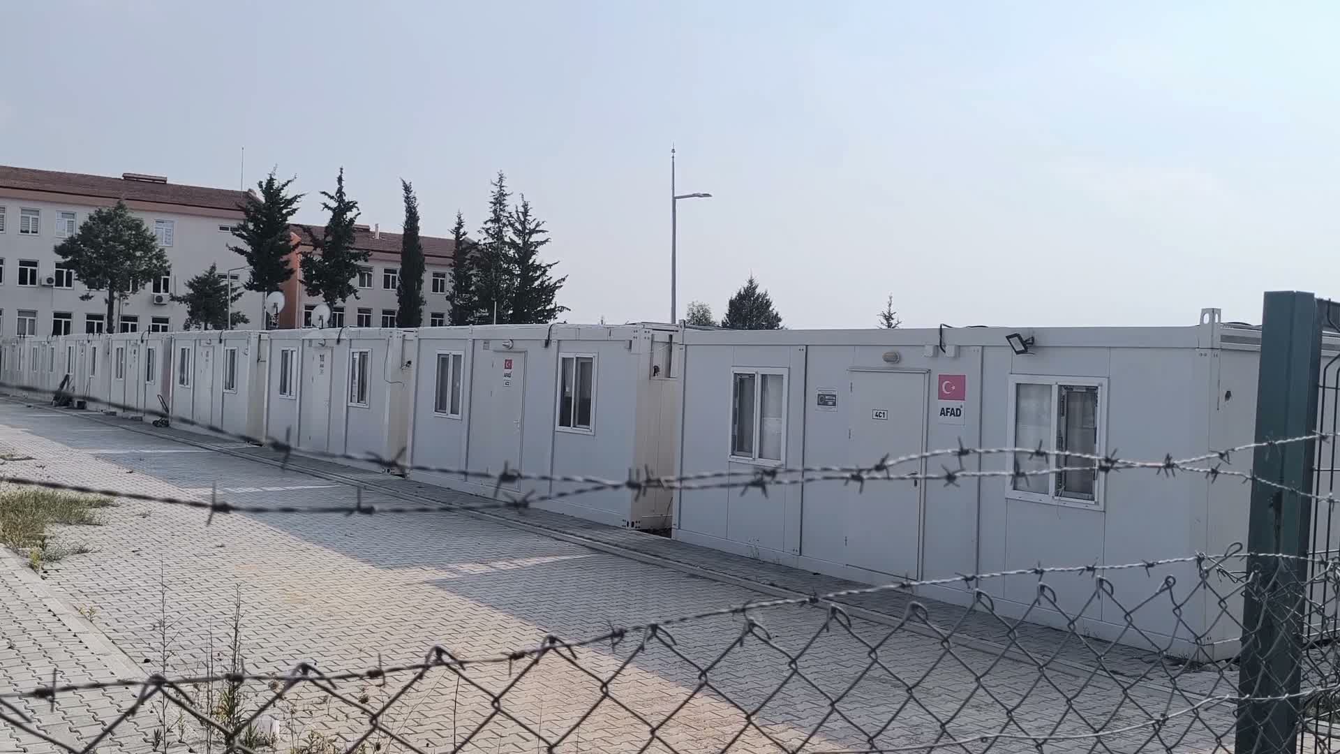 Konteyner kentten çıkması istenen depremzede: "Otizmli çocuğum olduğu için bana ev kiralamıyorlar"