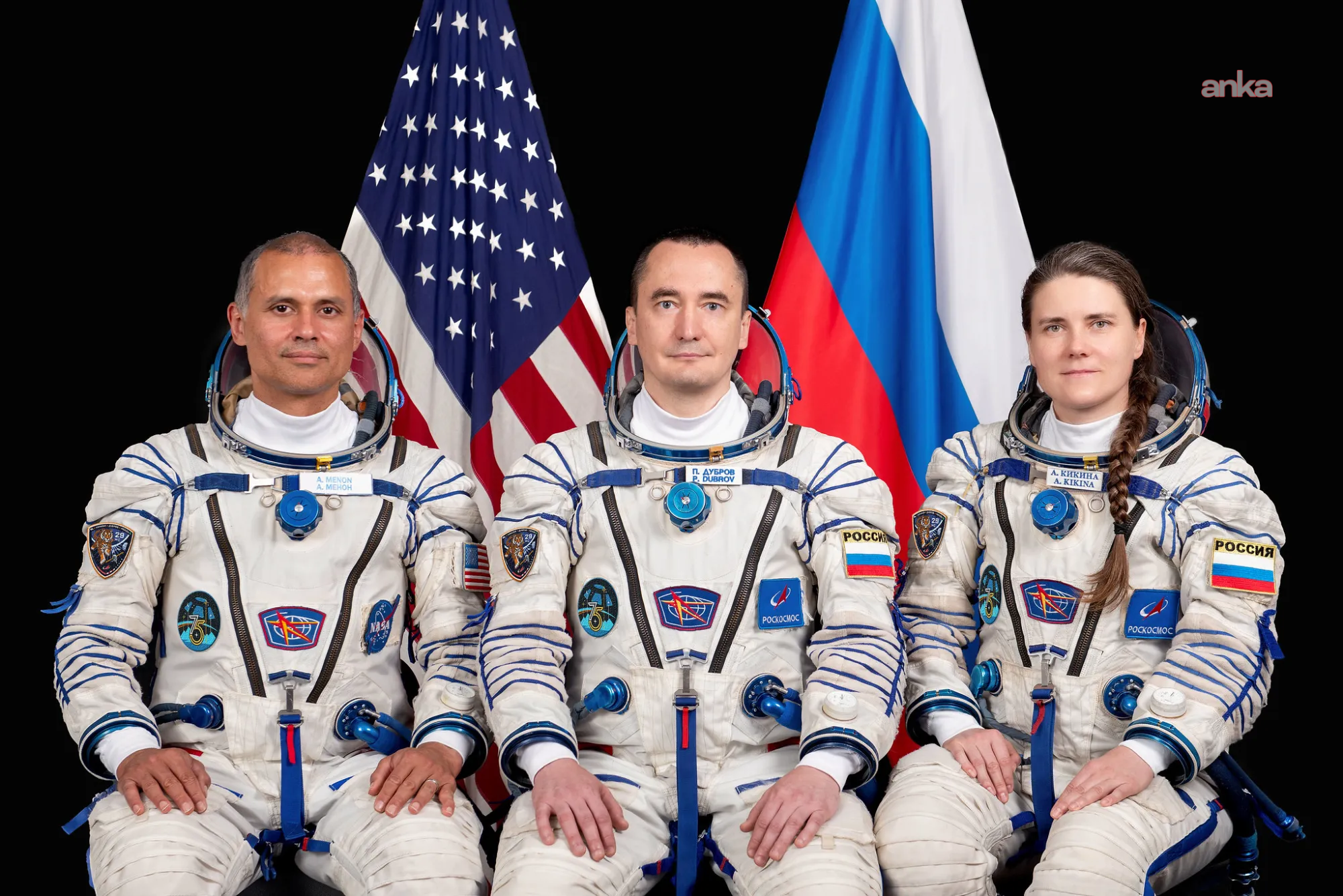 ABD'li astronot ve Rus kozmonotlar üç saatte uzay istasyonuna ulaştı