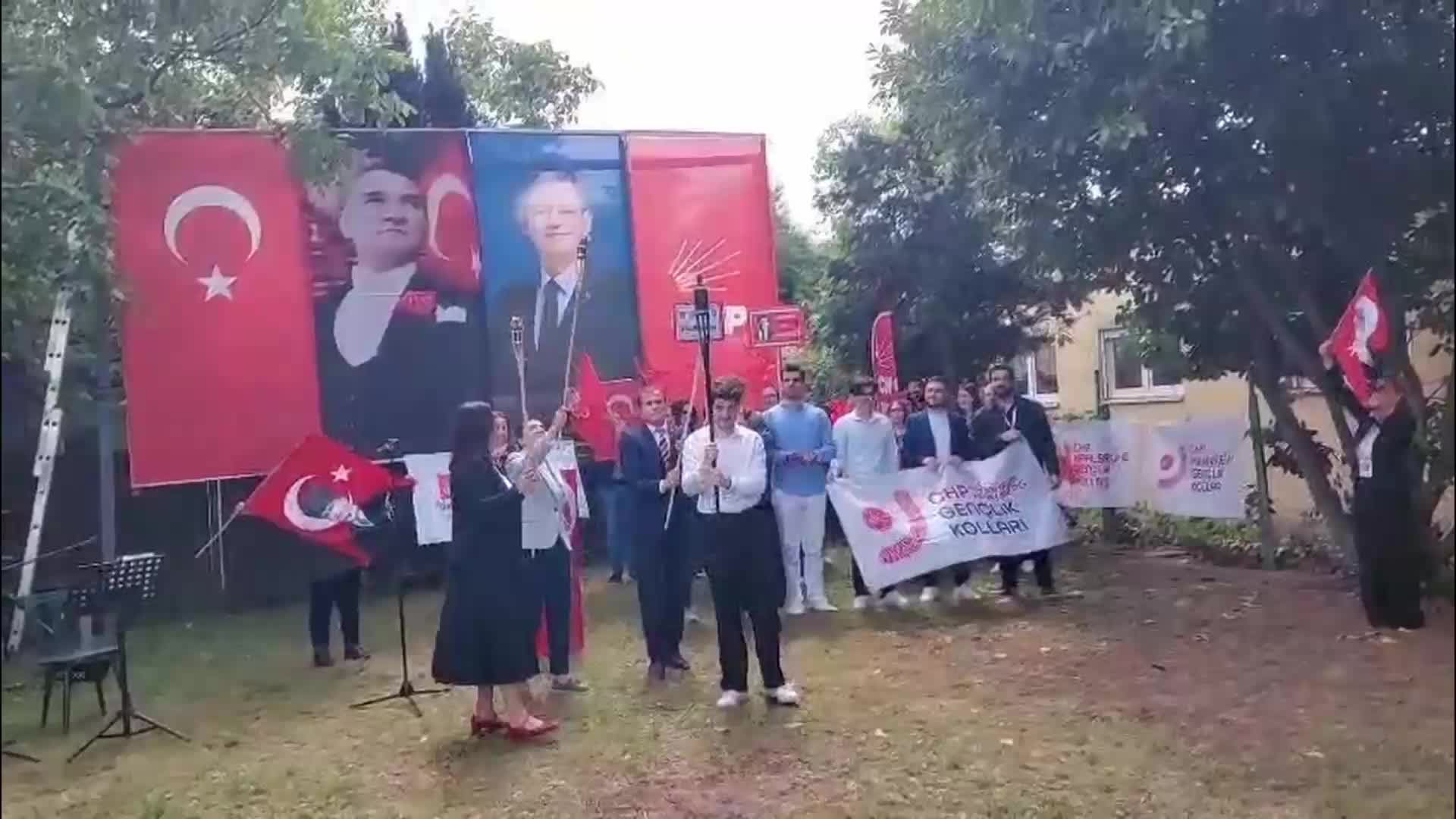 CHP Baden Birliğinin düzenlediği 19 Mayıs etkinliğinde Aydınlık meşalesi yakıldı