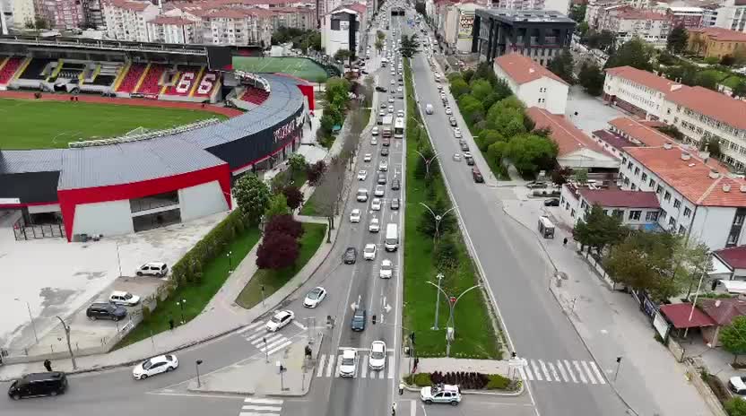 Karayollarında bayram trafiği yoğunlaştı… Yozgat’ta bayram süresince 757 ekip, 2 bin personel görev yapacak