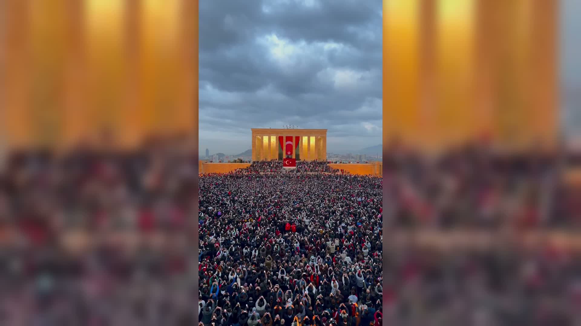 Türk Yıldızları'ndan 29 Ekim'e özel Anıtkabir üzerinde saygı uçuşu