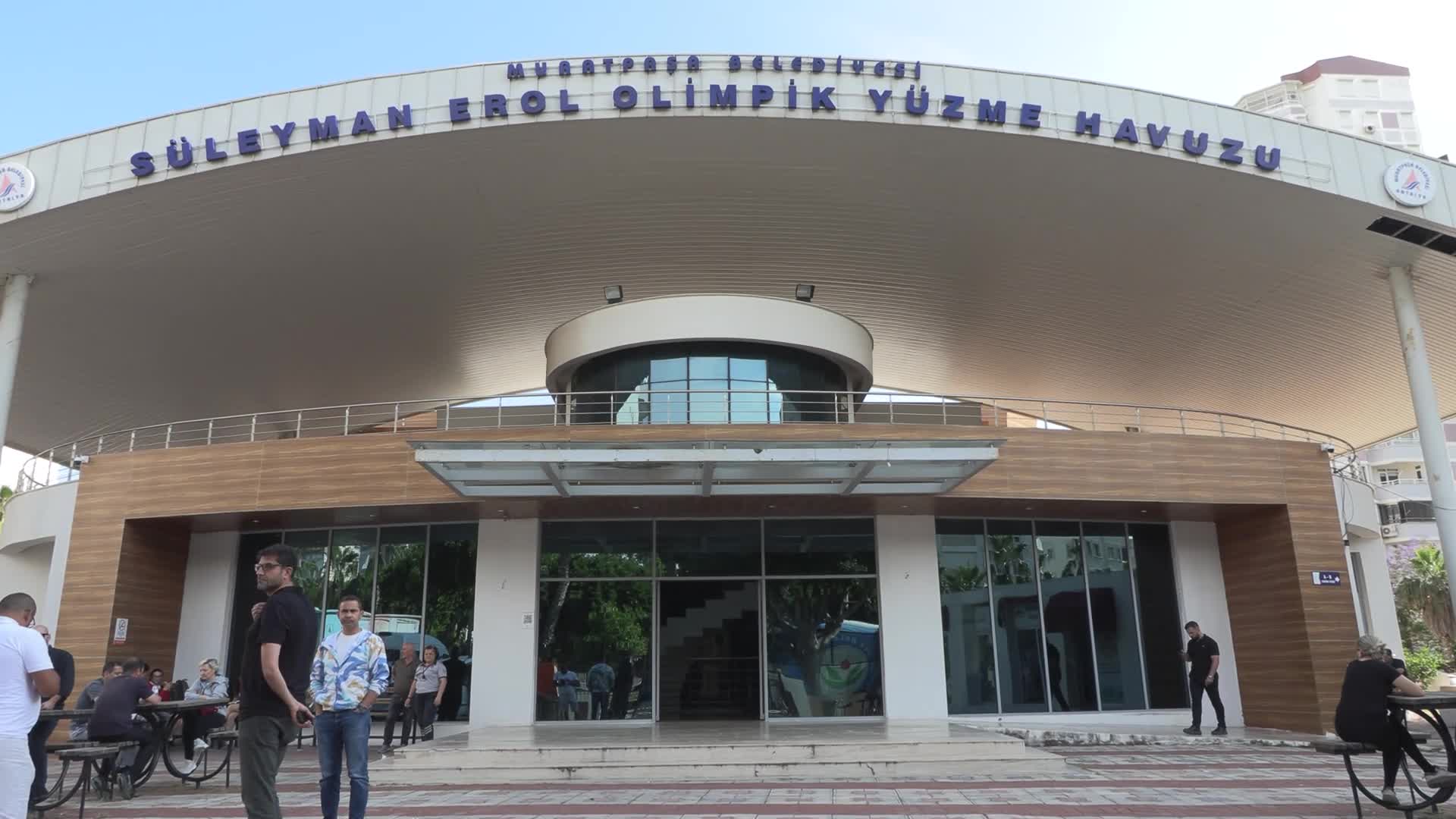 Muratpaşa Belediye Başkanı Uysal, squash sporcularıyla bir araya geldi