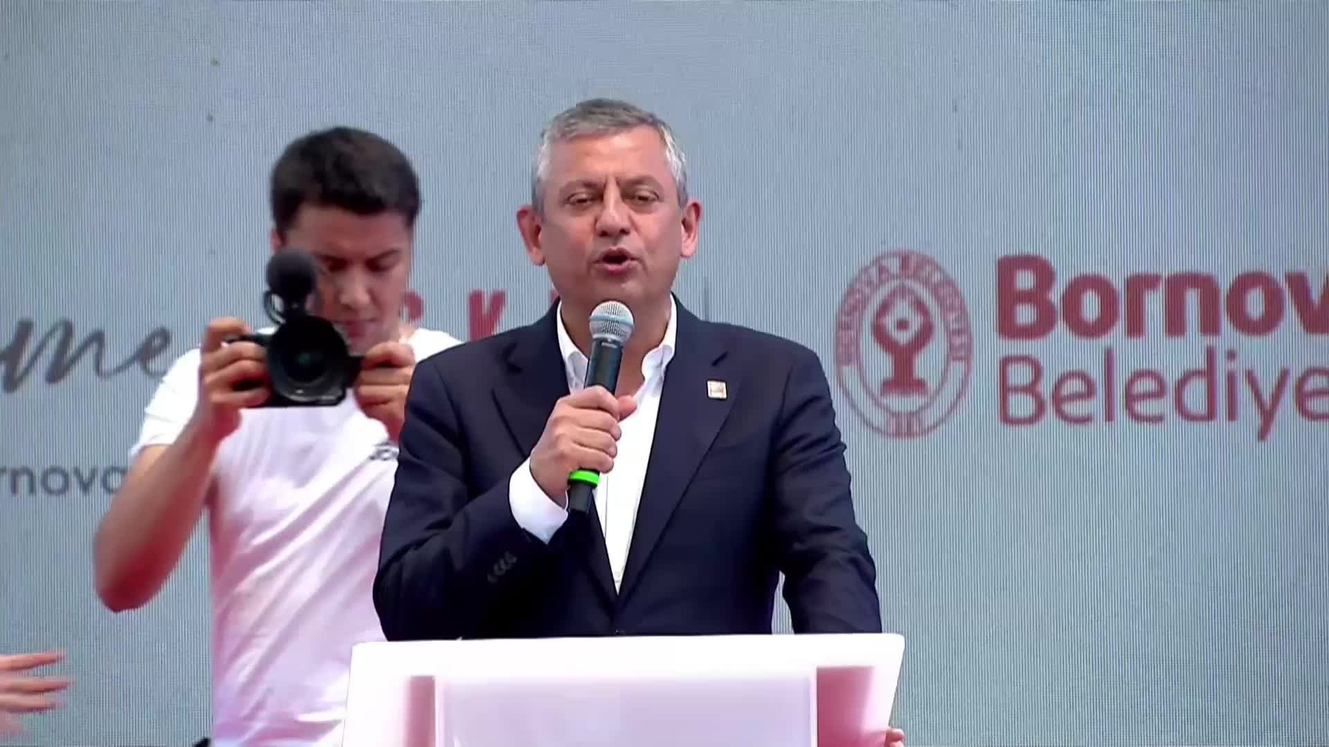 Özgür Özel: "İktidara geldiğimizde balyozumuz otobanların gişelerini kırmak için kalkacak"