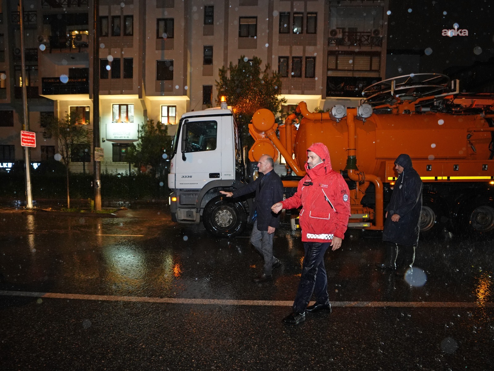 Ataşehir’de sağanak mesaisi: Belediye ekipleri tüm mahallelerde sahada