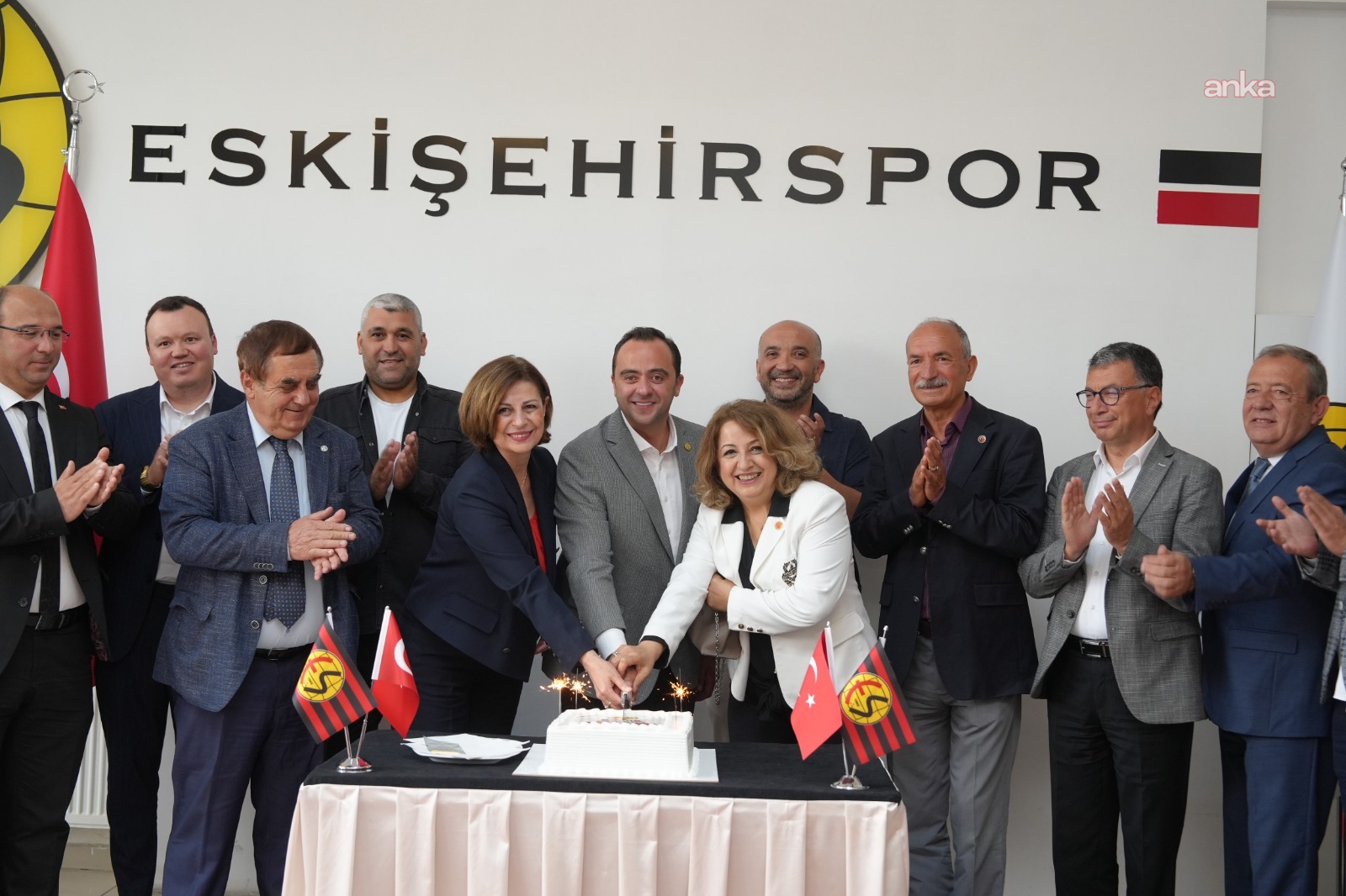 Eskişehir Büyükşehir Belediye Başkanı Ünlüce'den Eskişehirspor’a ziyaret