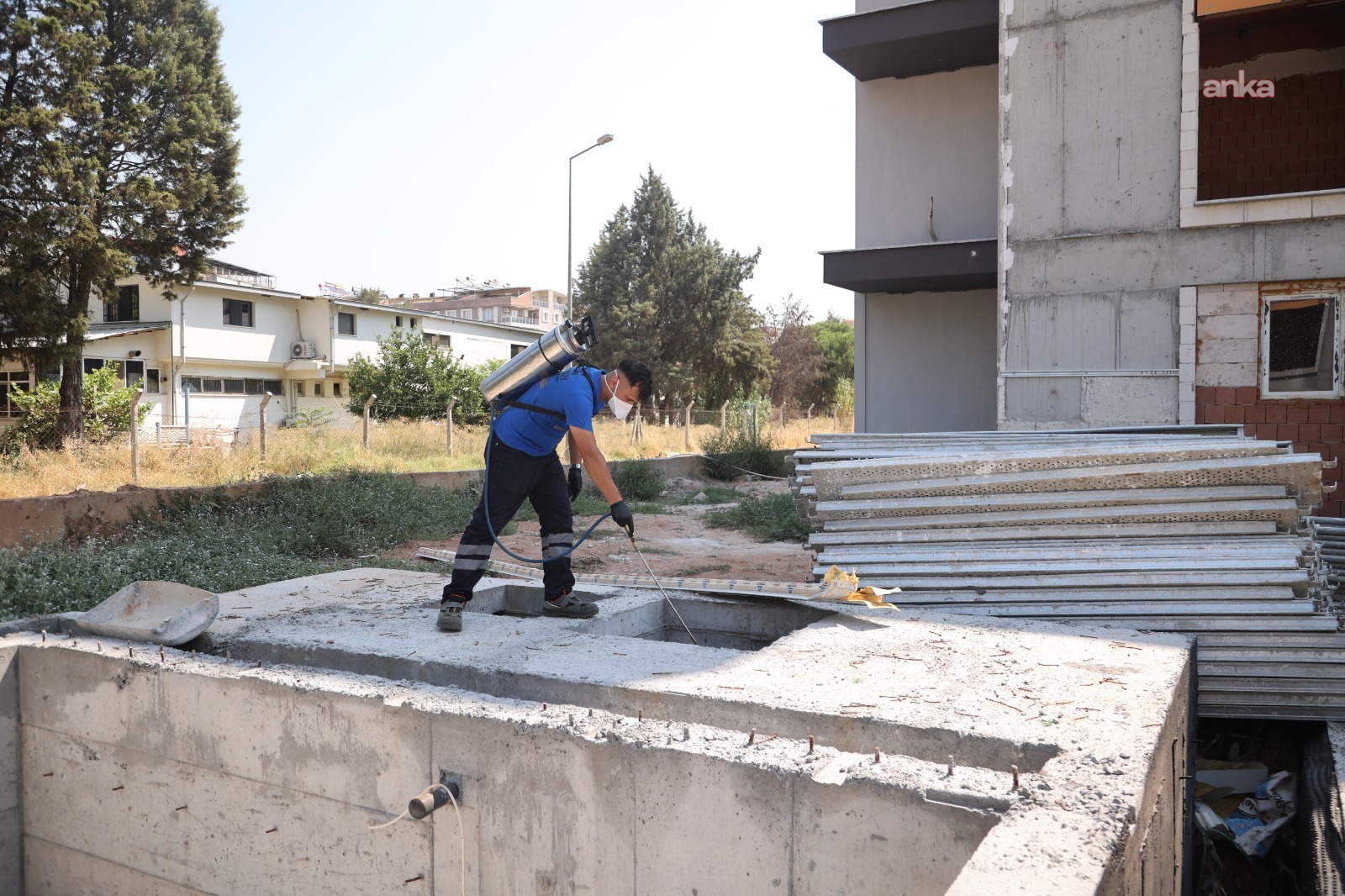 Efeler Belediyesi, ilaçlama faaliyetlerini sürdürüyor