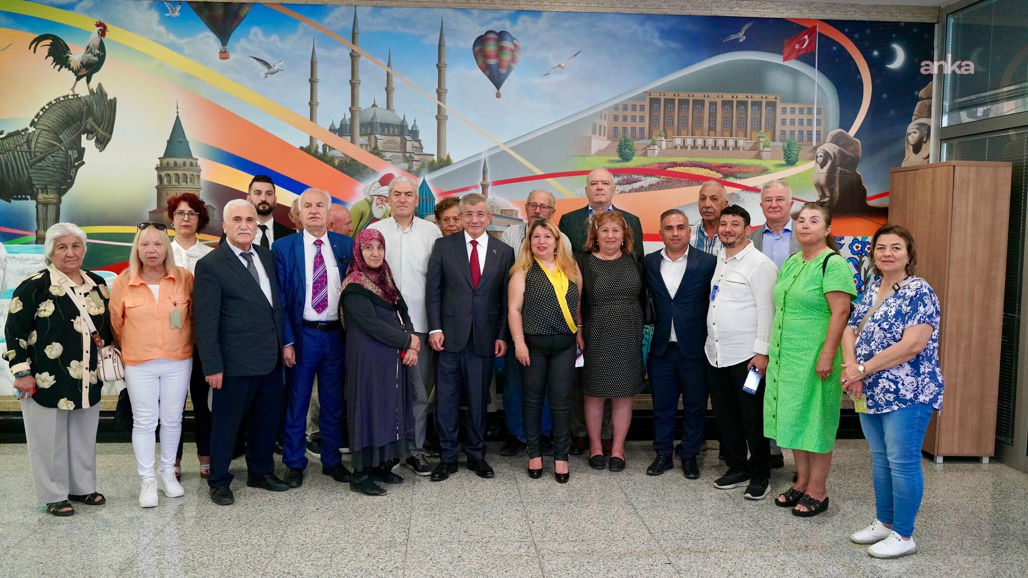 Ahmet Davutoğlu, staj ve çıraklık mağdurları ile emekli temsilcileriyle görüştü