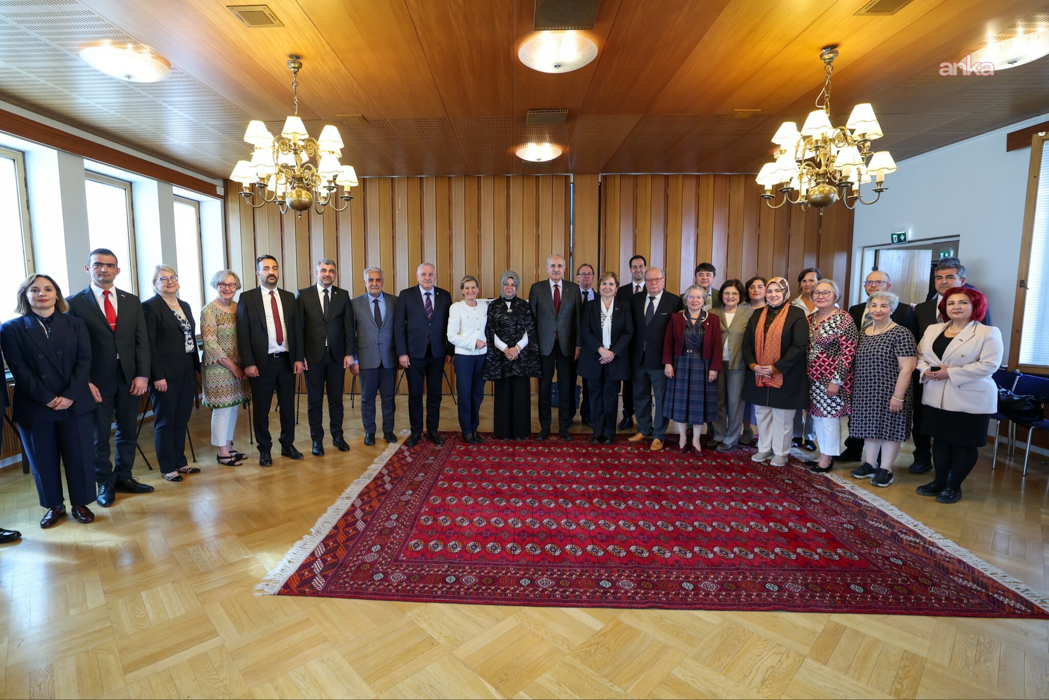 Kurtulmuş, Helsinki'de Finlandiya İslam Cemaatini ziyaret etti