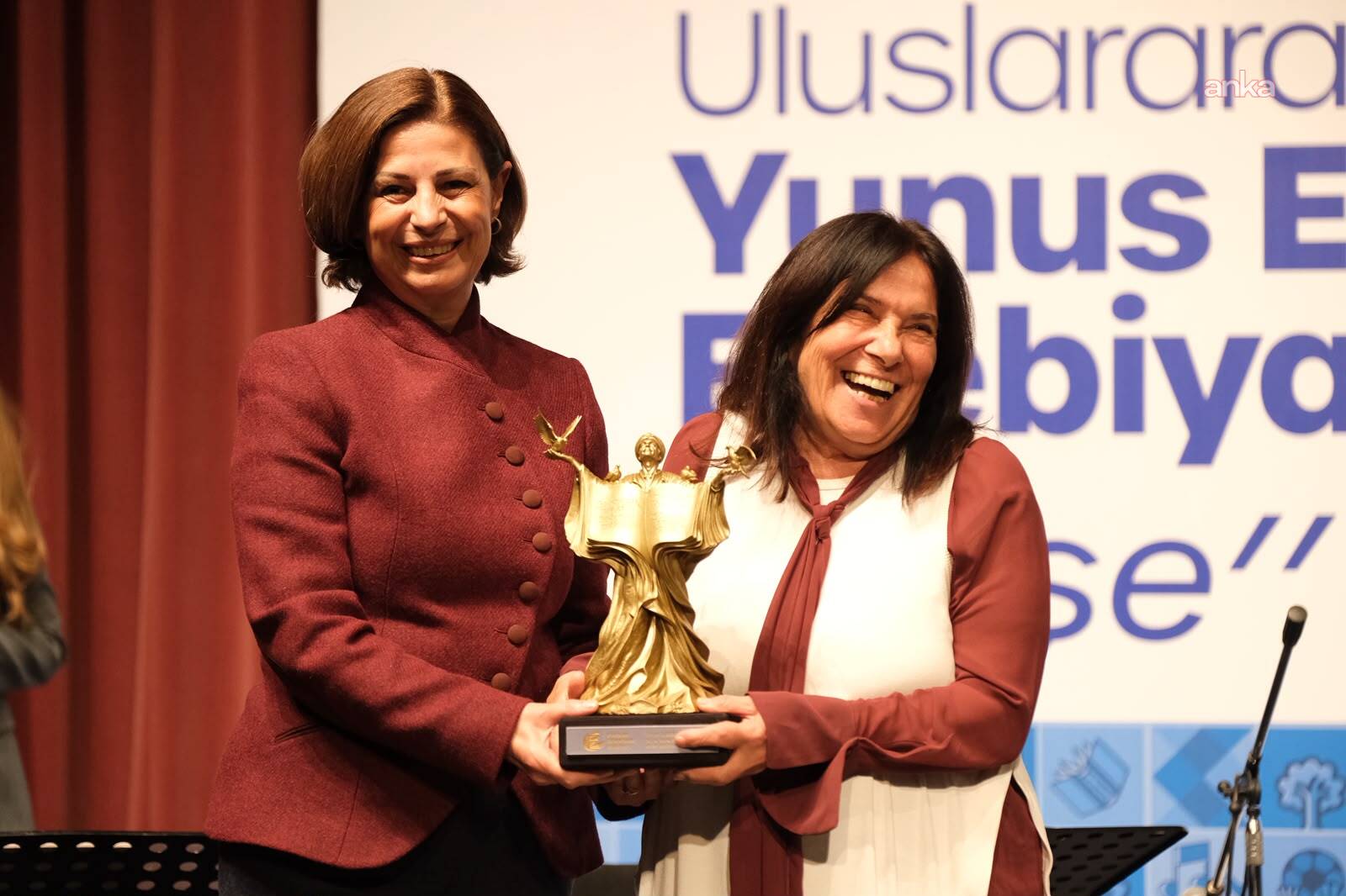 Uluslararası Eskişehir Yunus Emre Edebiyat Şenliği başladı... “2026 Kent Edebiyat Ödülü” Latife Tekin’e verildi