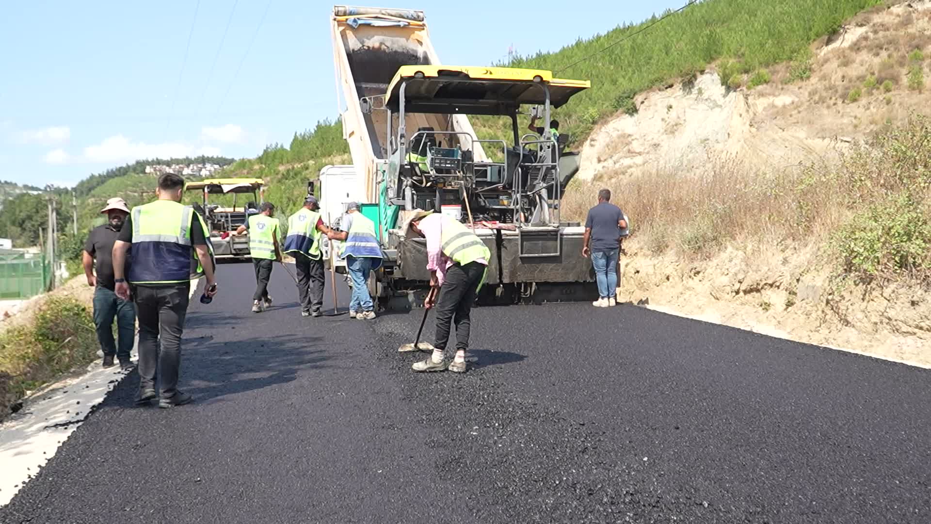 Bursa Büyükşehir Belediyesi, Mudanya'nın yollarını yeniliyor