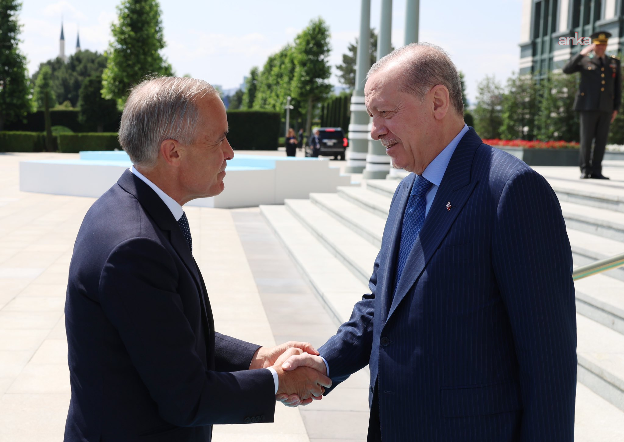 Cumhurbaşkanı Erdoğan, NATO Zirvesi kapsamında Kanada Başbakanı Carney ile görüştü